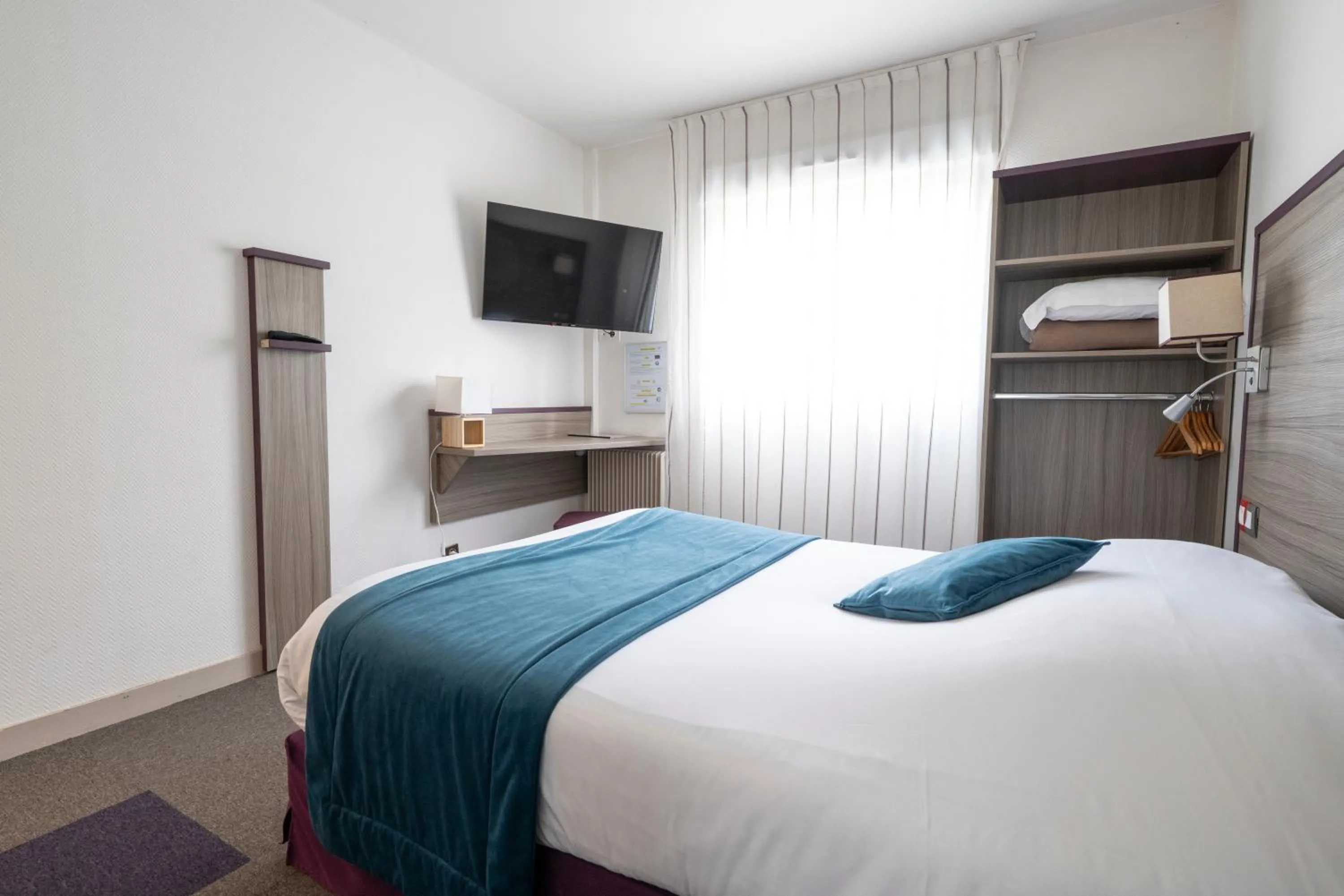 Bed in Contact Hôtel O'Nice Saintes