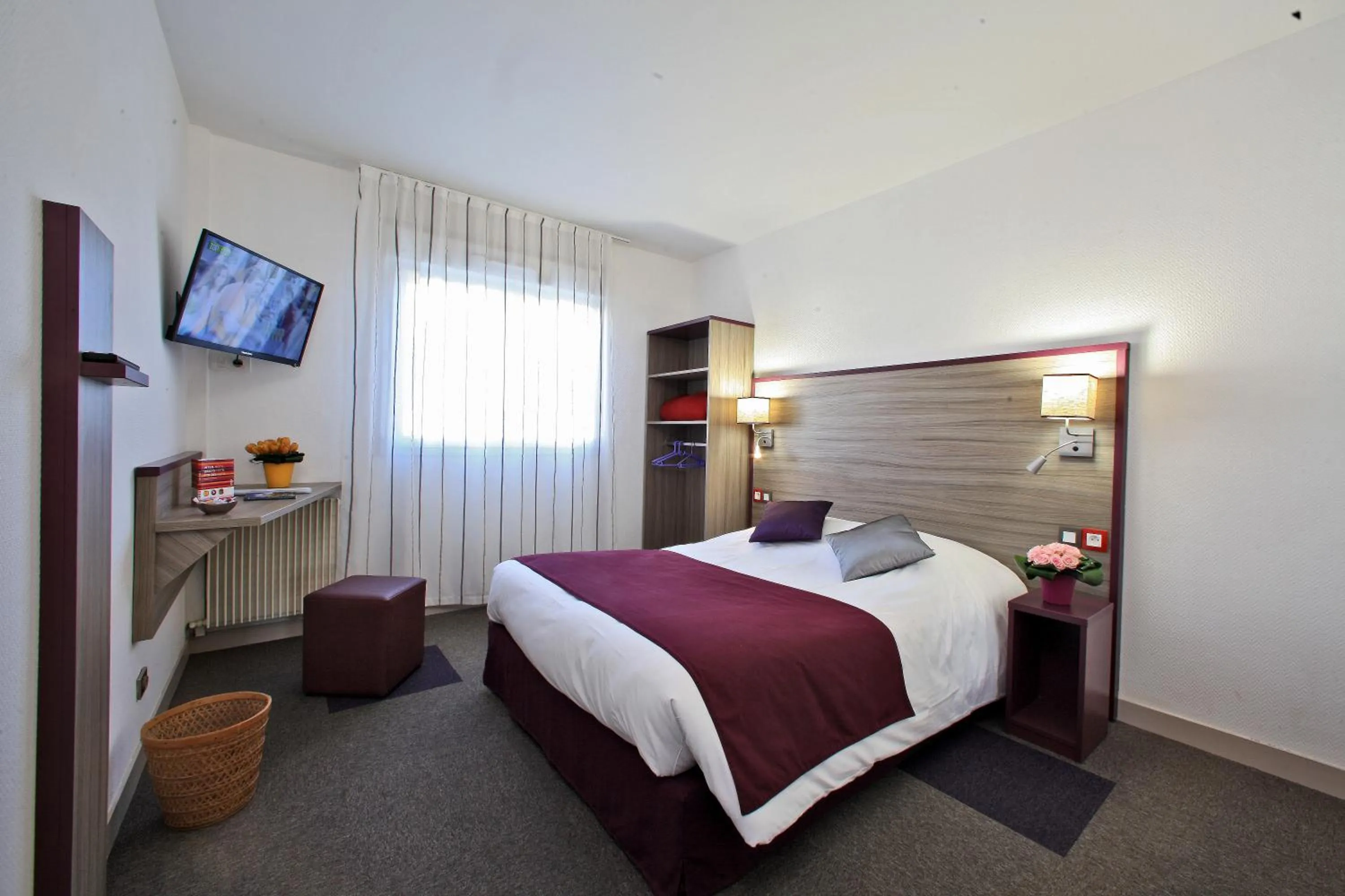 Bed in Contact Hôtel O'Nice Saintes