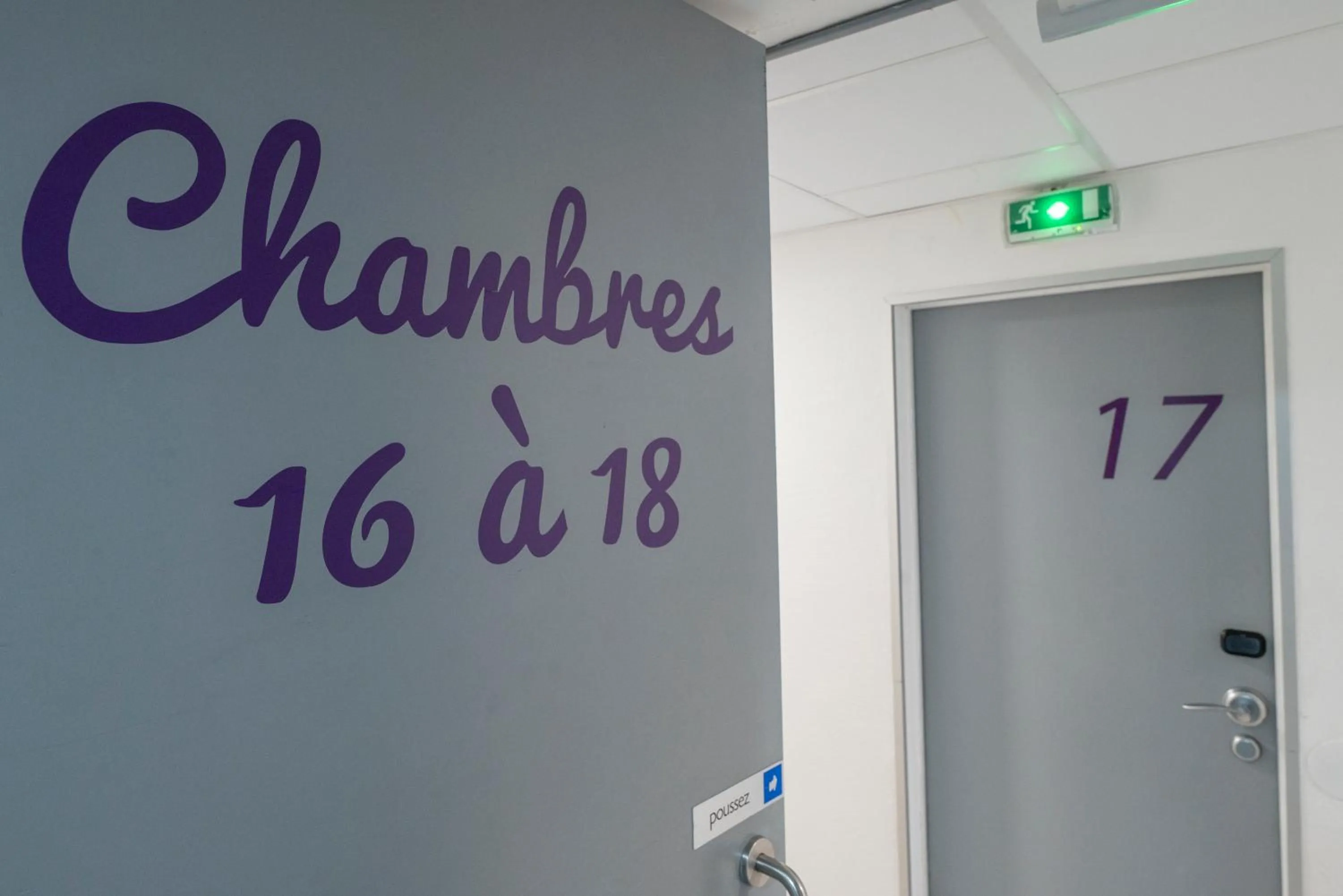 Property building in Contact Hôtel O'Nice Saintes