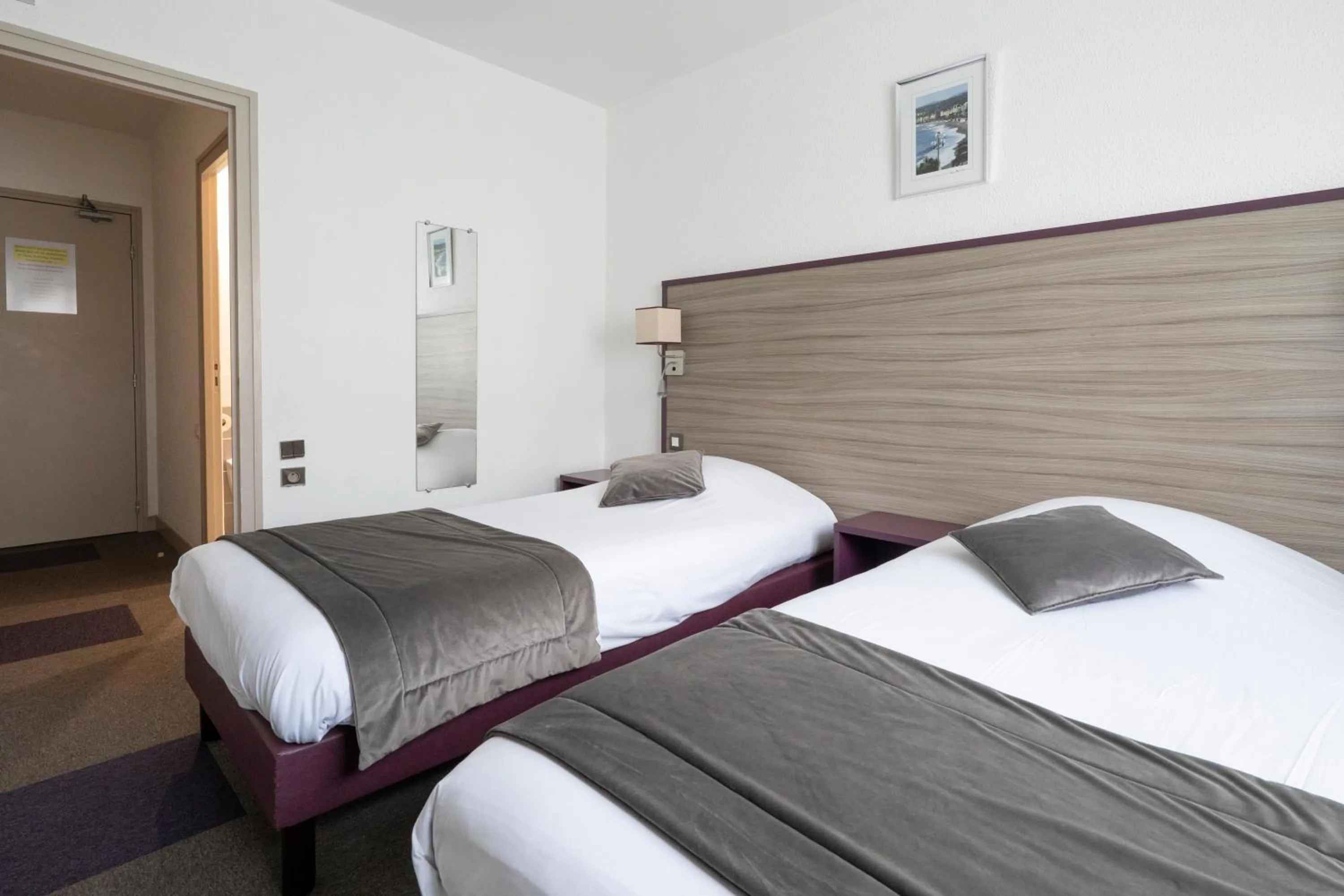 Bed in Contact Hôtel O'Nice Saintes