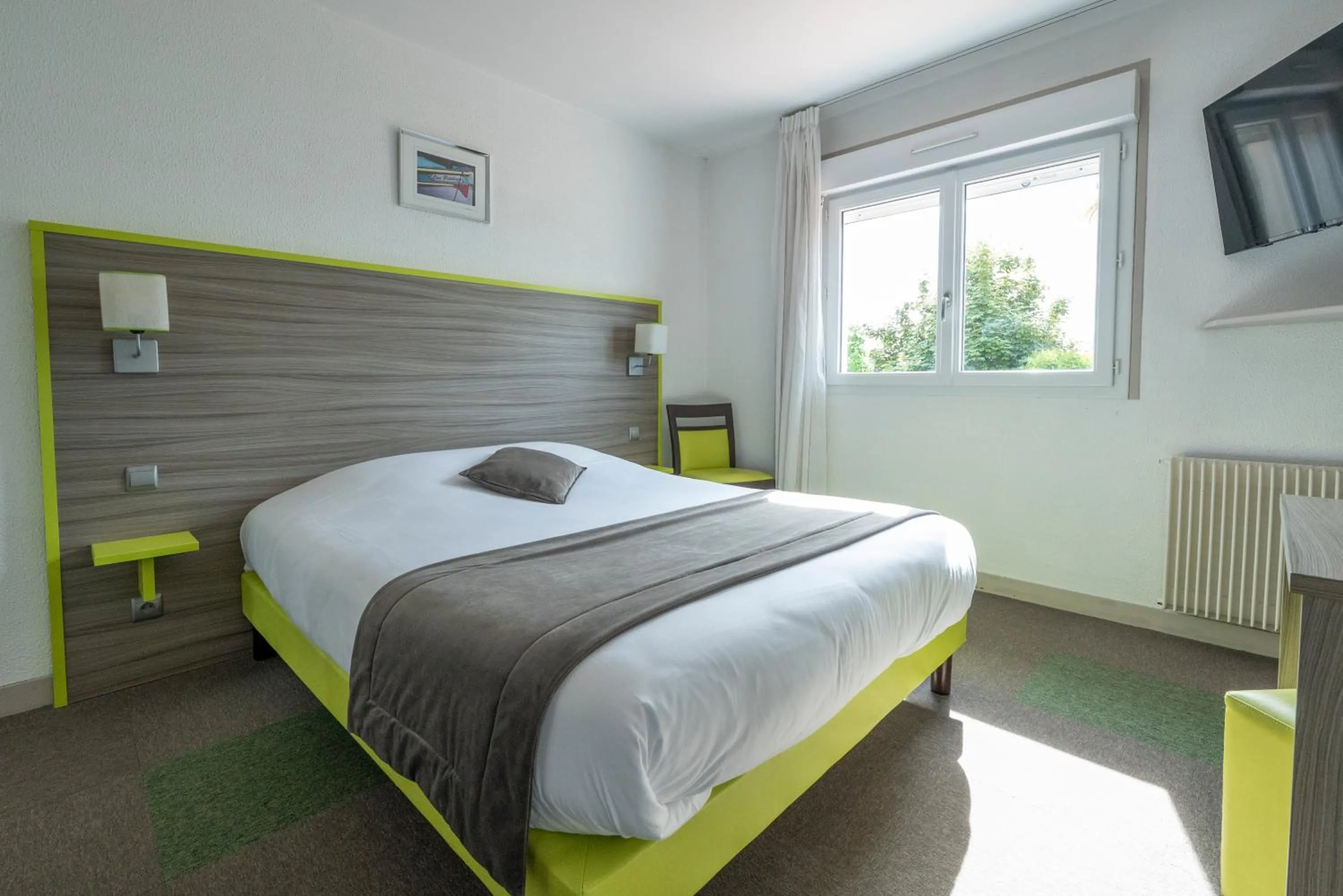 Bedroom, Bed in Contact Hôtel O'Nice Saintes