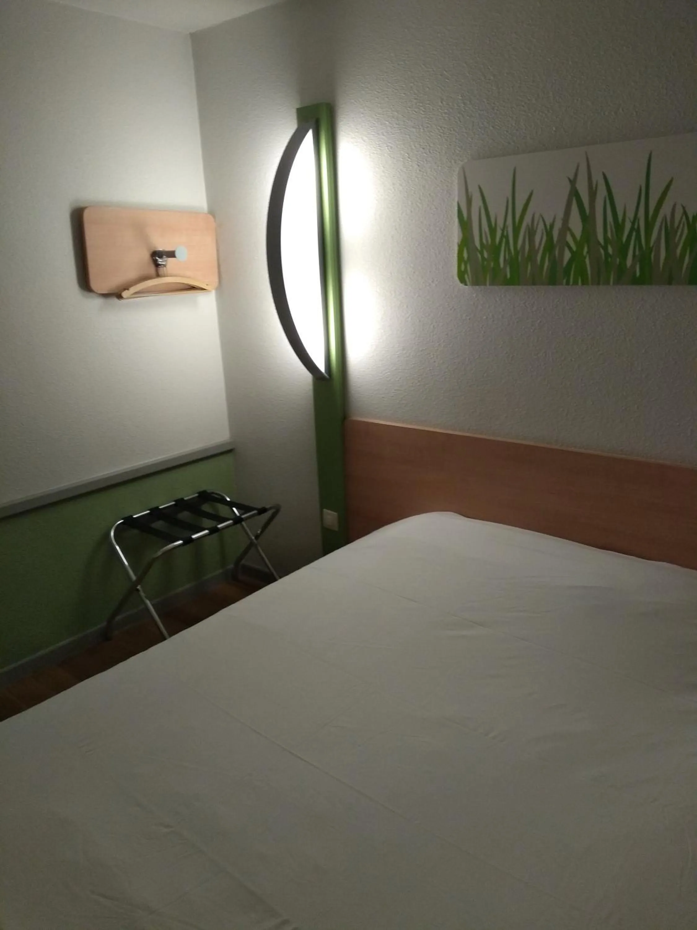 Bed in Hotel Inn Design Laon