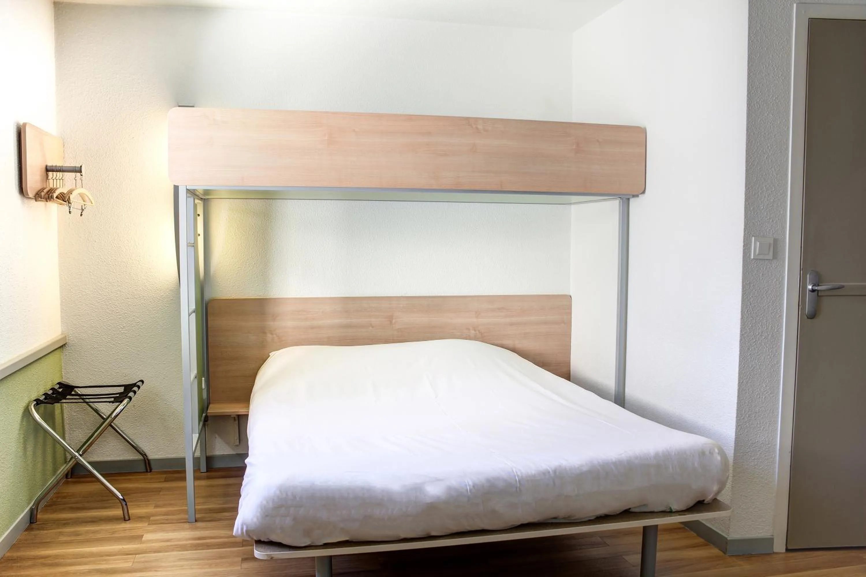 Bed in Hotel Inn Design Laon