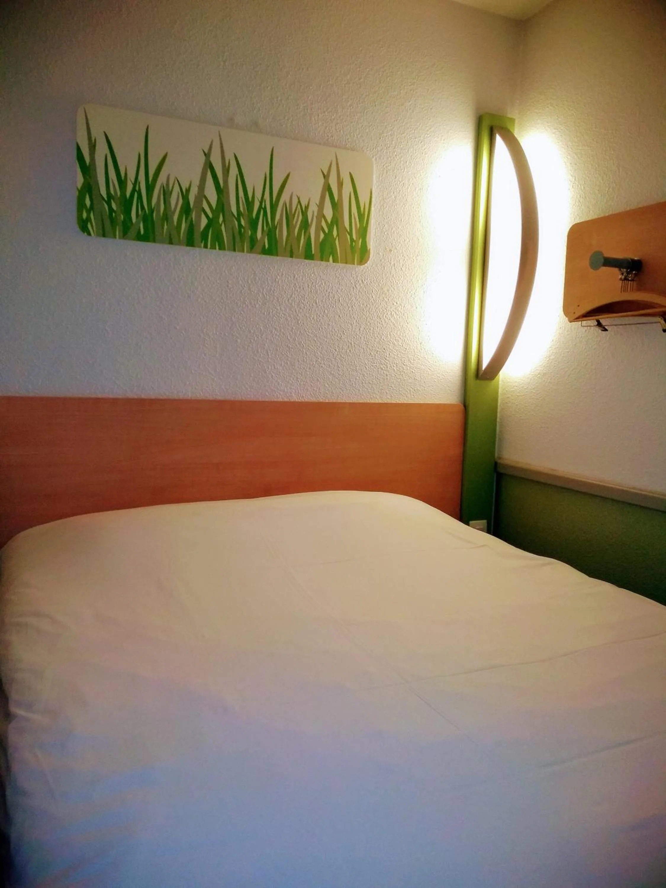 Bed in Hotel Inn Design Laon