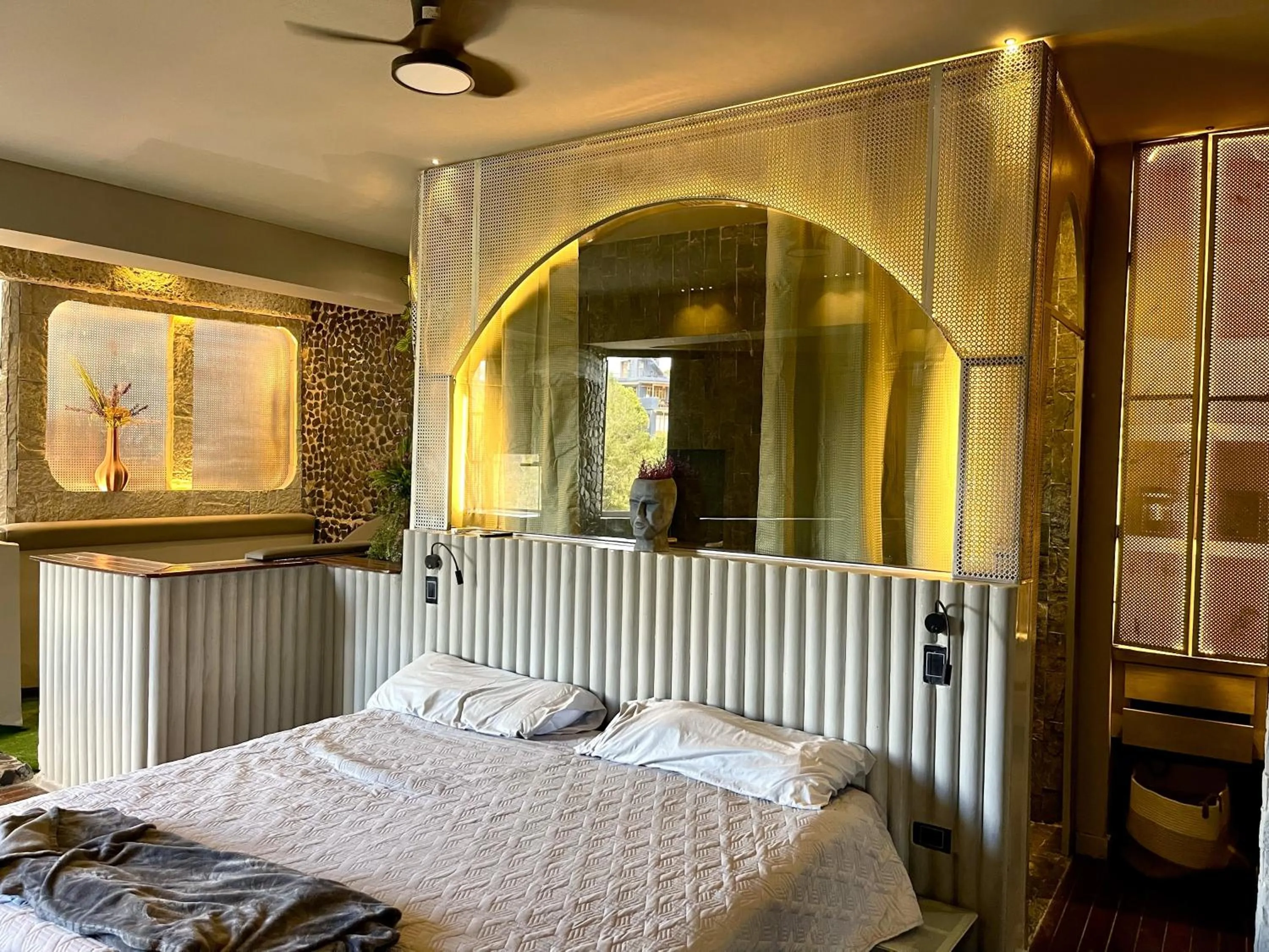 Bedroom in EleMYNT LifeStyle Hotel