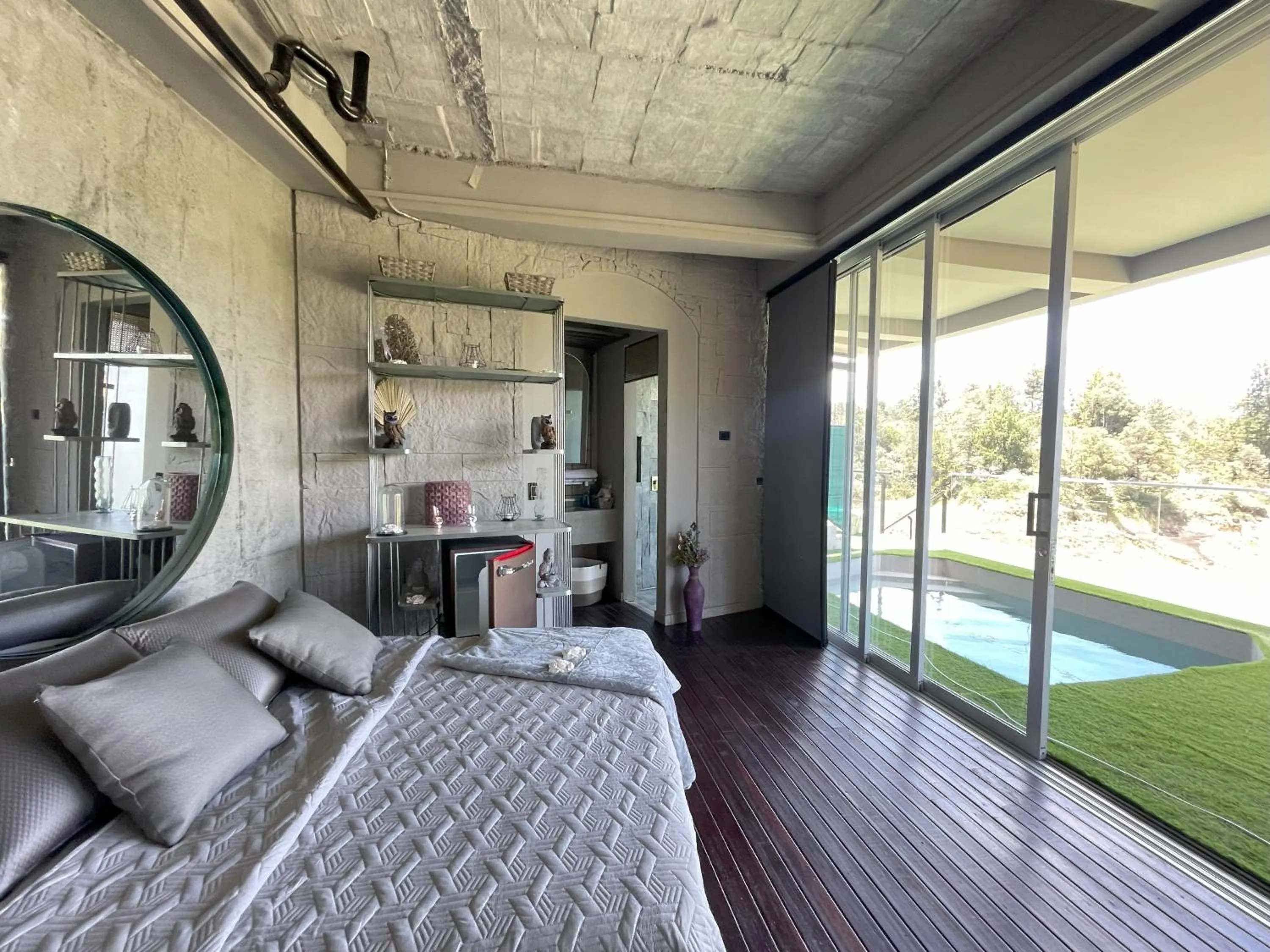 Bedroom in EleMYNT LifeStyle Hotel