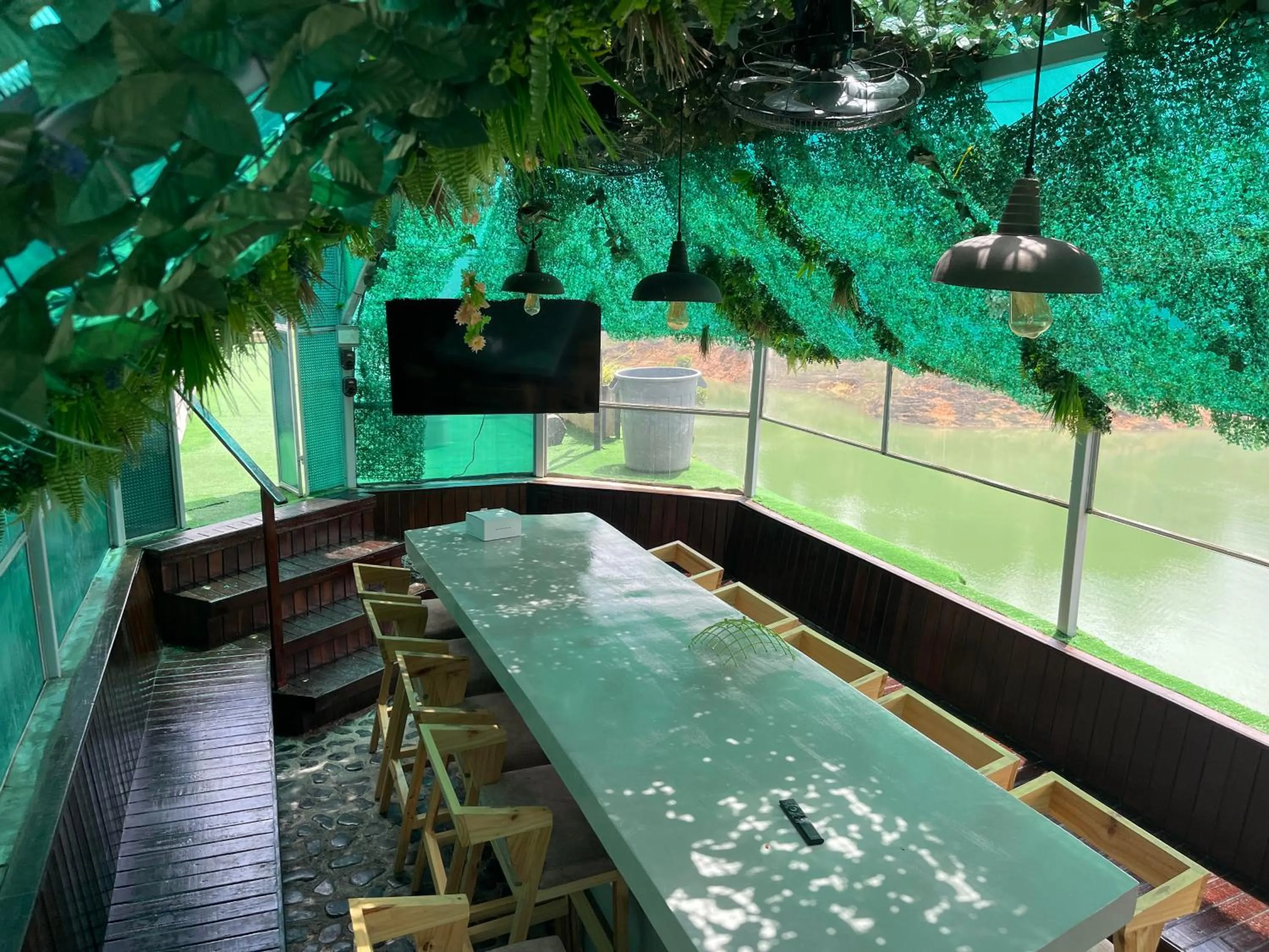 Kitchen or kitchenette in EleMYNT LifeStyle Hotel