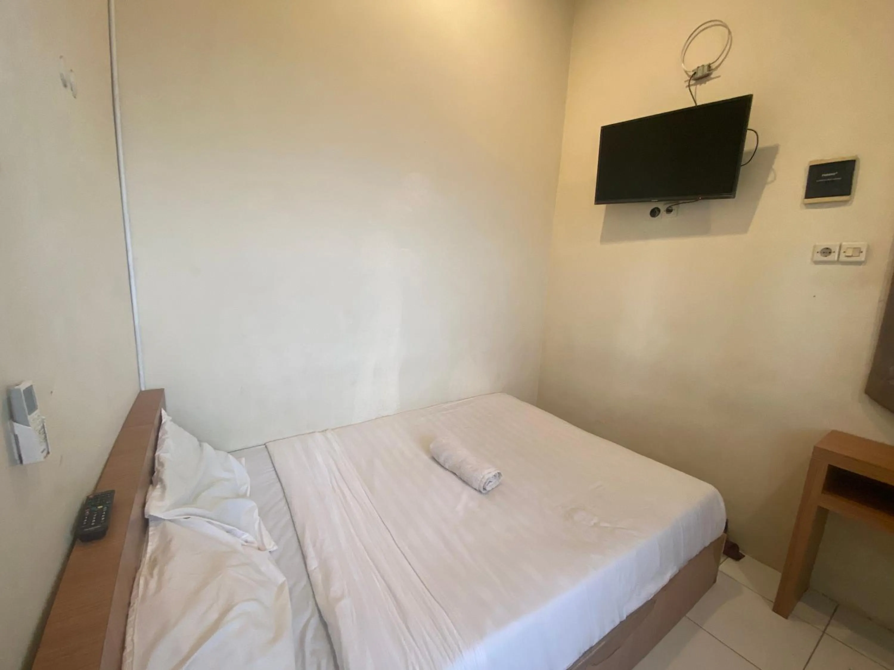 Bed in RedDoorz At Kartini Residence Semarang