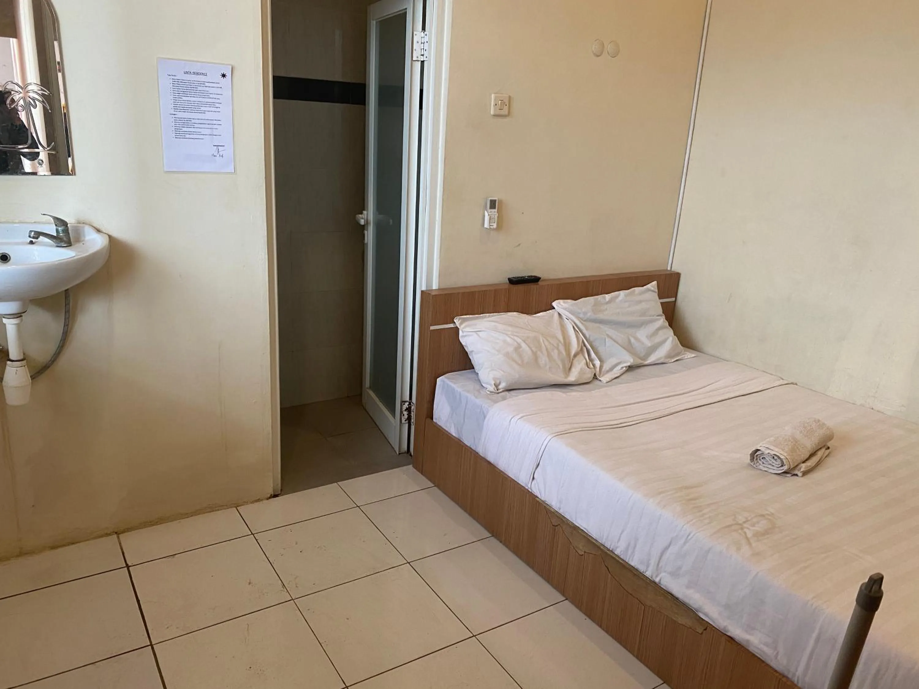 Bed in RedDoorz At Kartini Residence Semarang