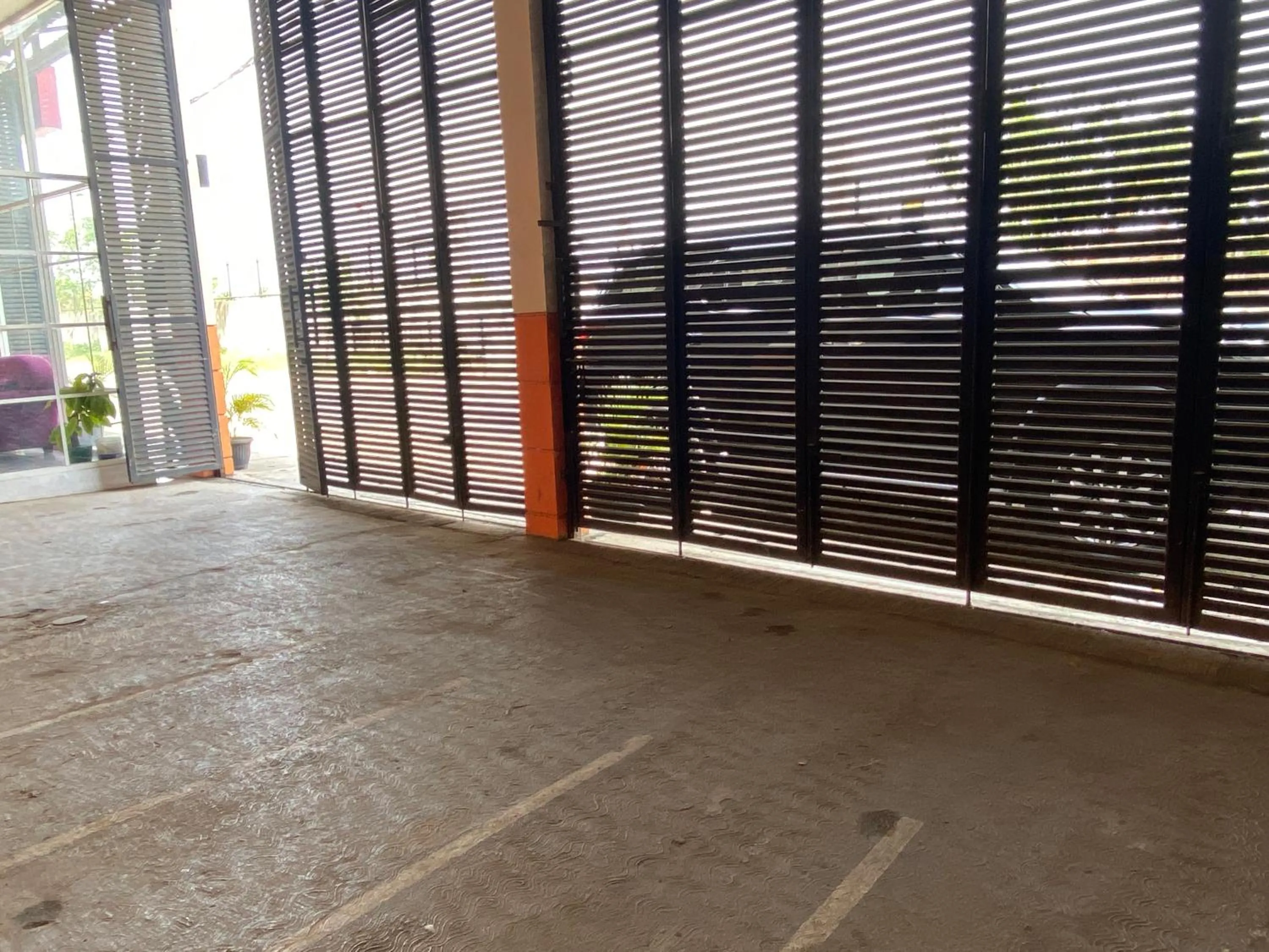 Parking in RedDoorz At Kartini Residence Semarang