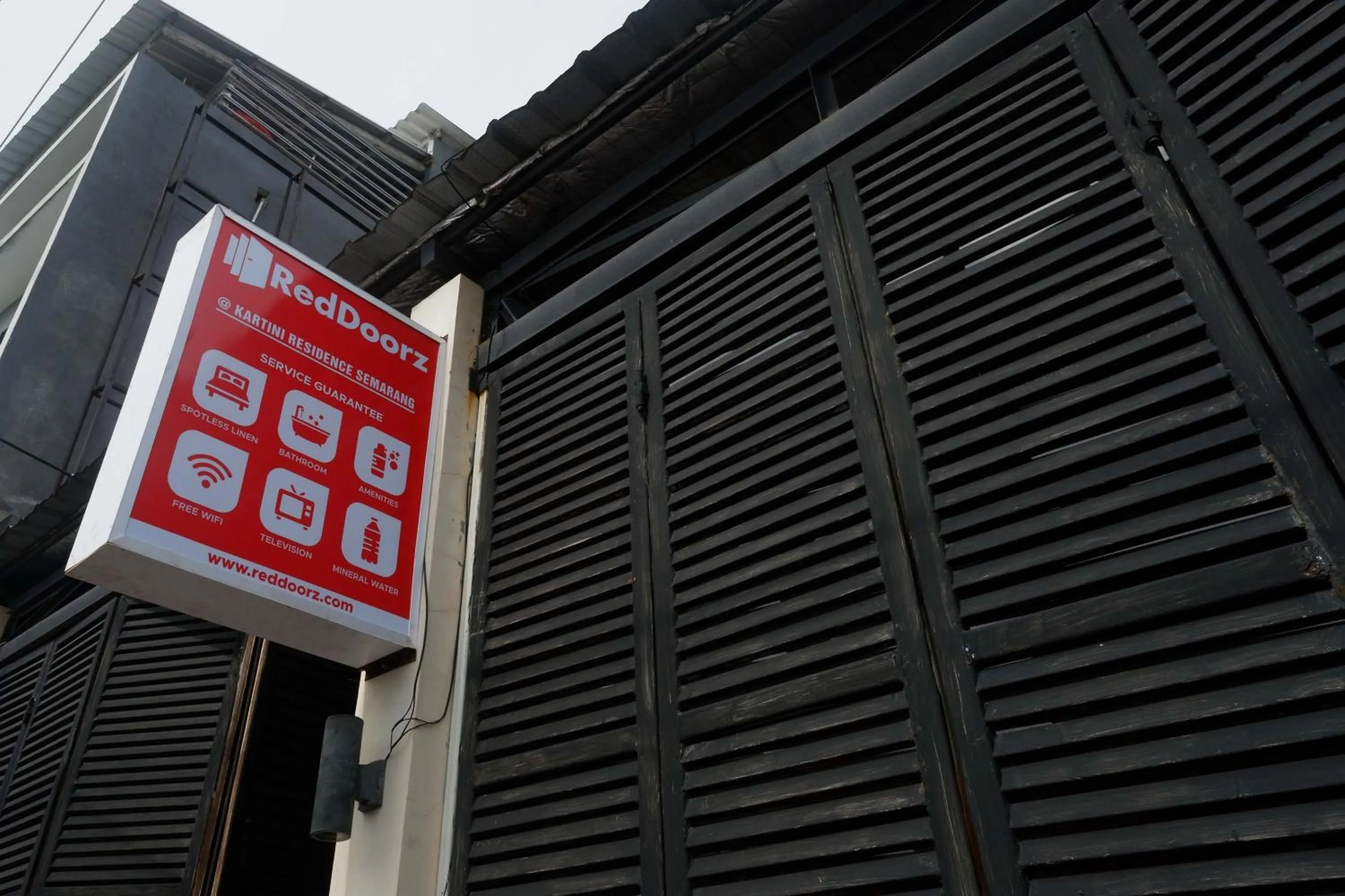 Property logo or sign in RedDoorz near Majapahit Semarang 2