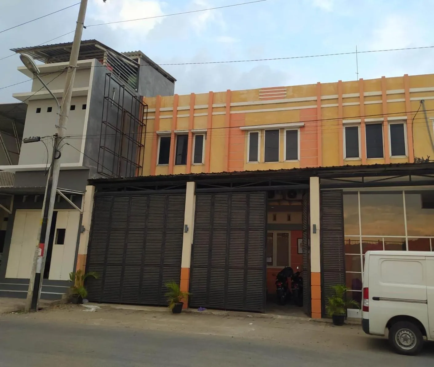 Property building in RedDoorz At Kartini Residence Semarang