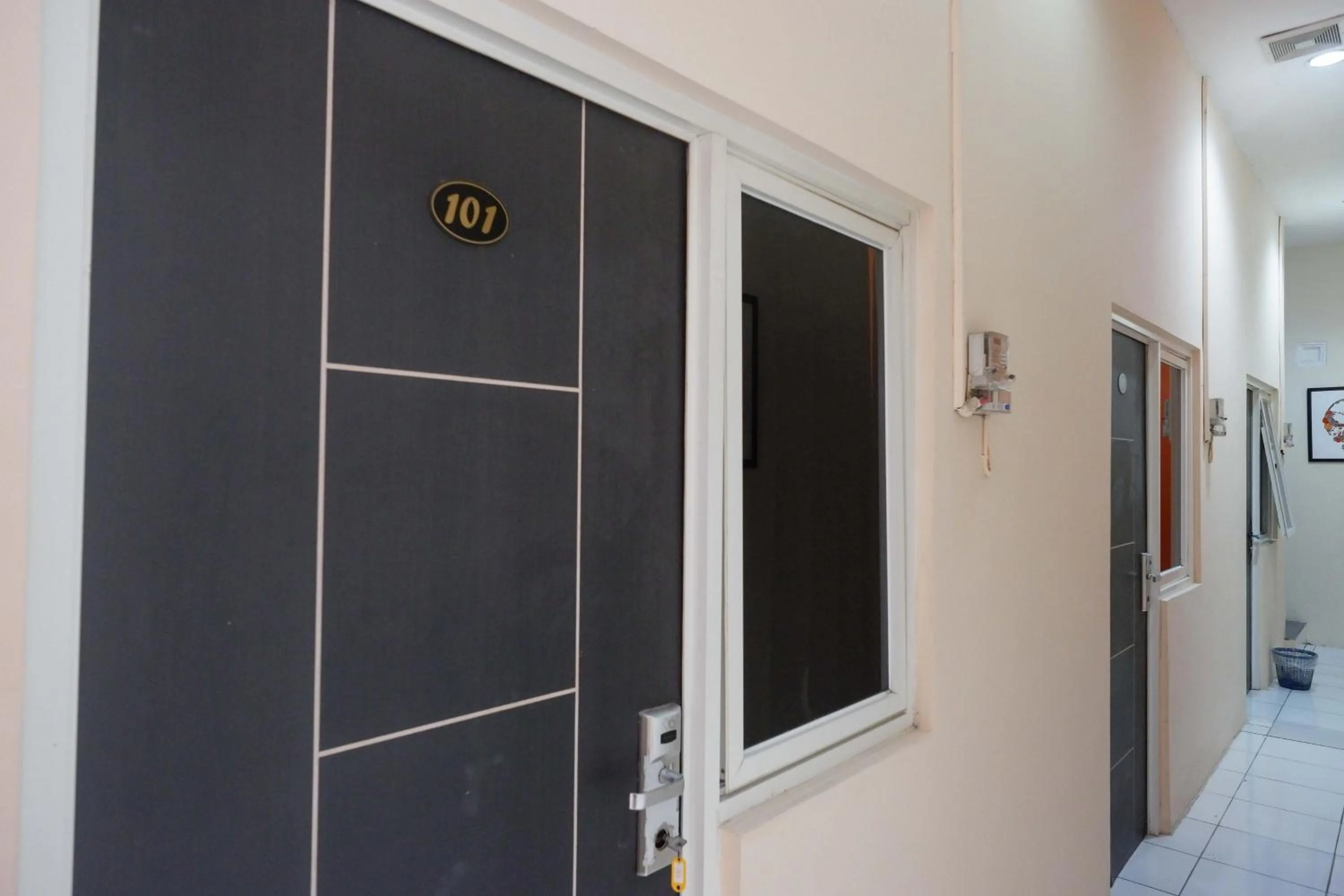 Property building in RedDoorz near Majapahit Semarang 2