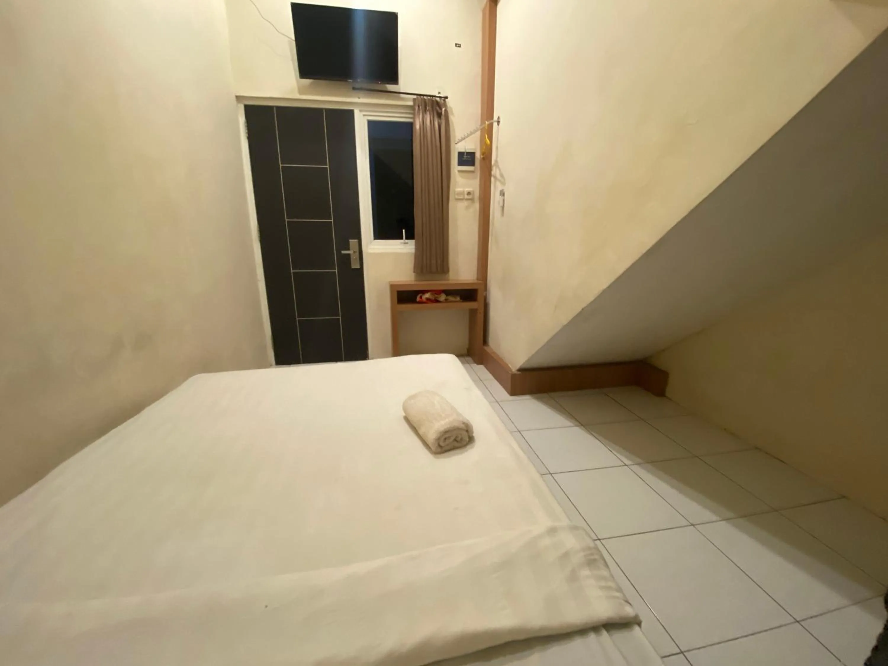 Bed in RedDoorz At Kartini Residence Semarang