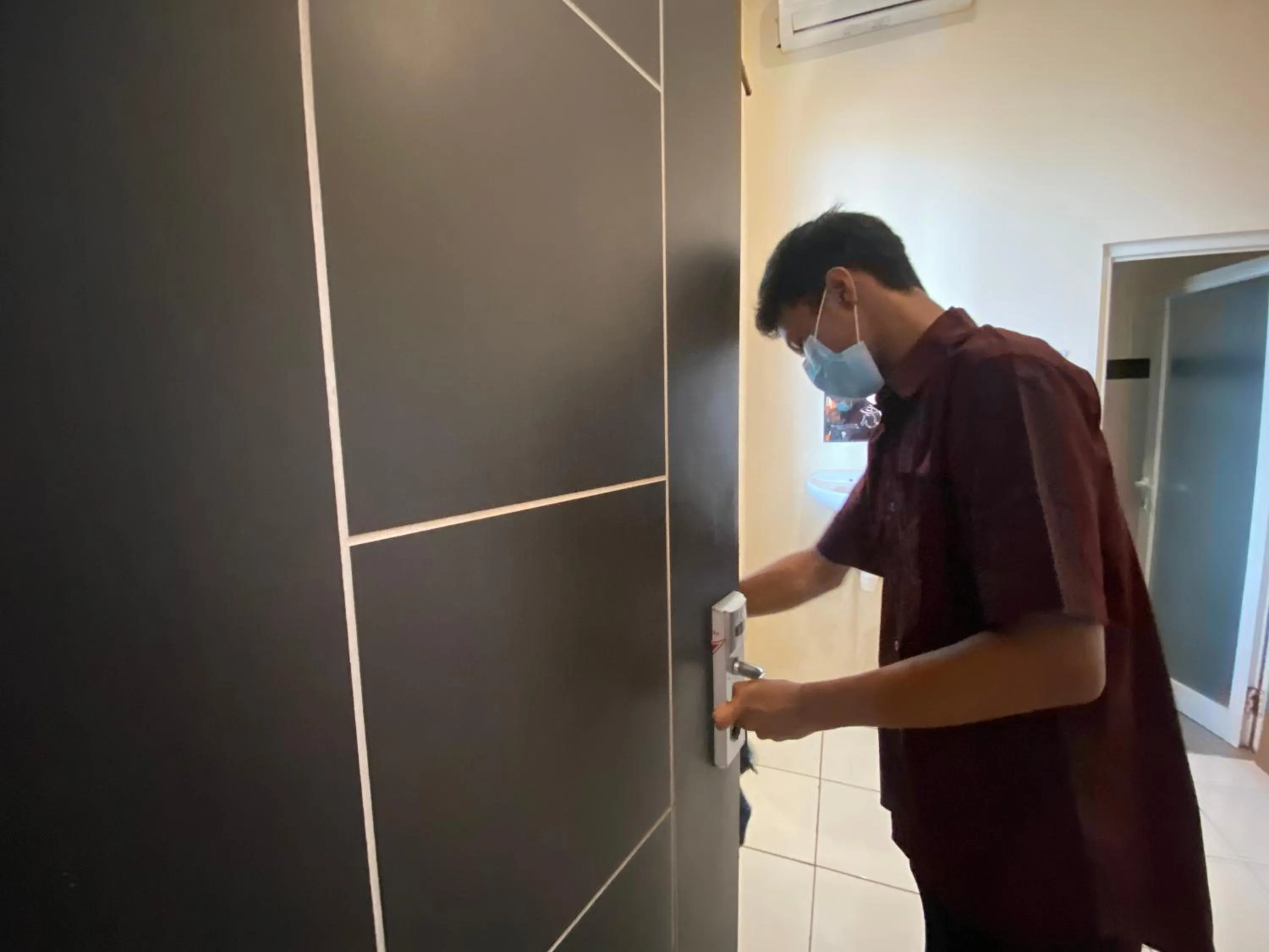 Staff in RedDoorz At Kartini Residence Semarang