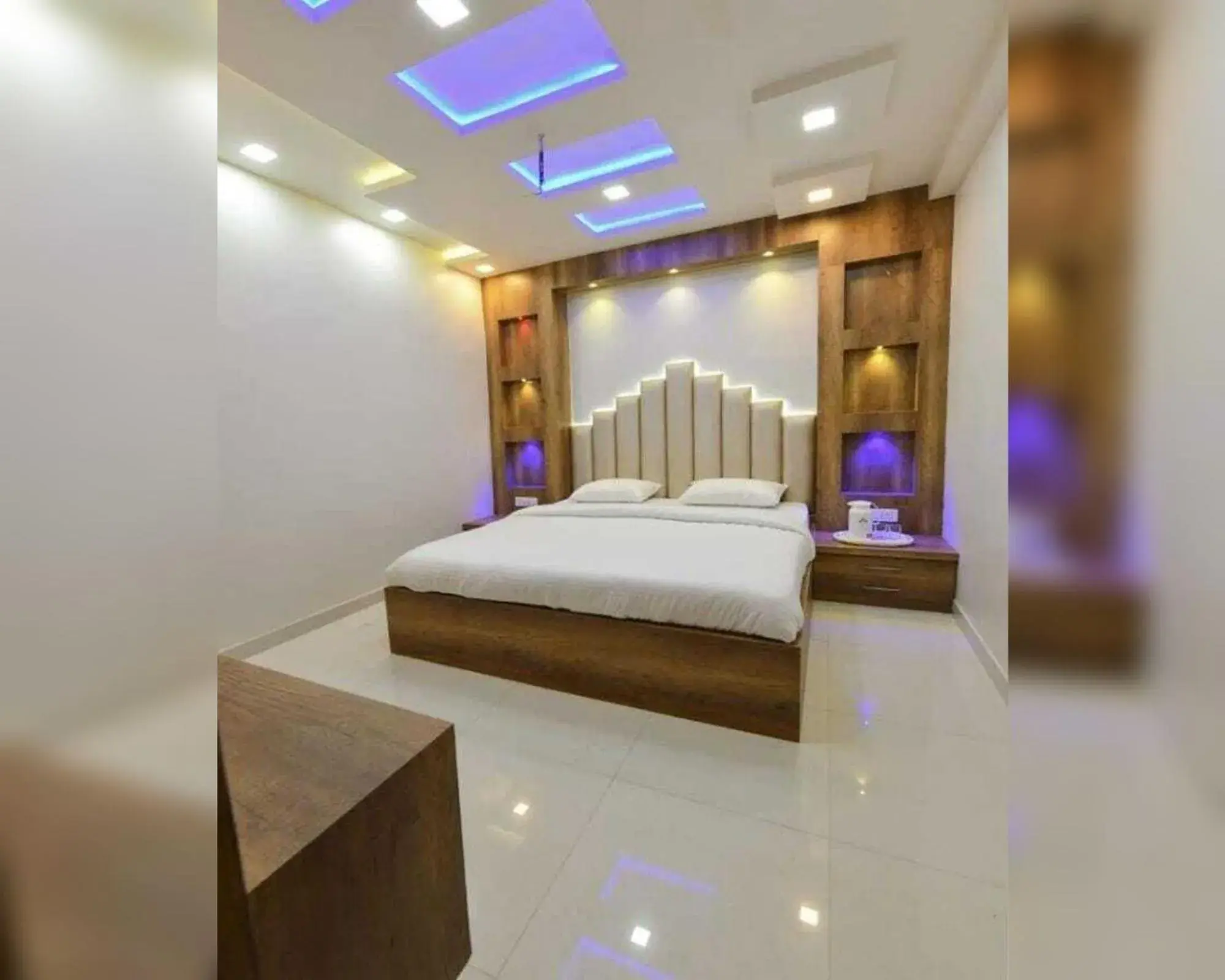 Deluxe Double Room with Bath - single occupancy in HN Palace Homestay Deluxe Double Room with Bath - single occupancy in HN Palace Homestay