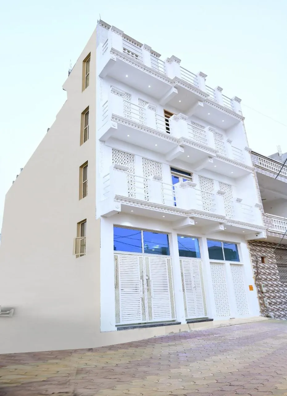 Facade/entrance in HN Palace Homestay