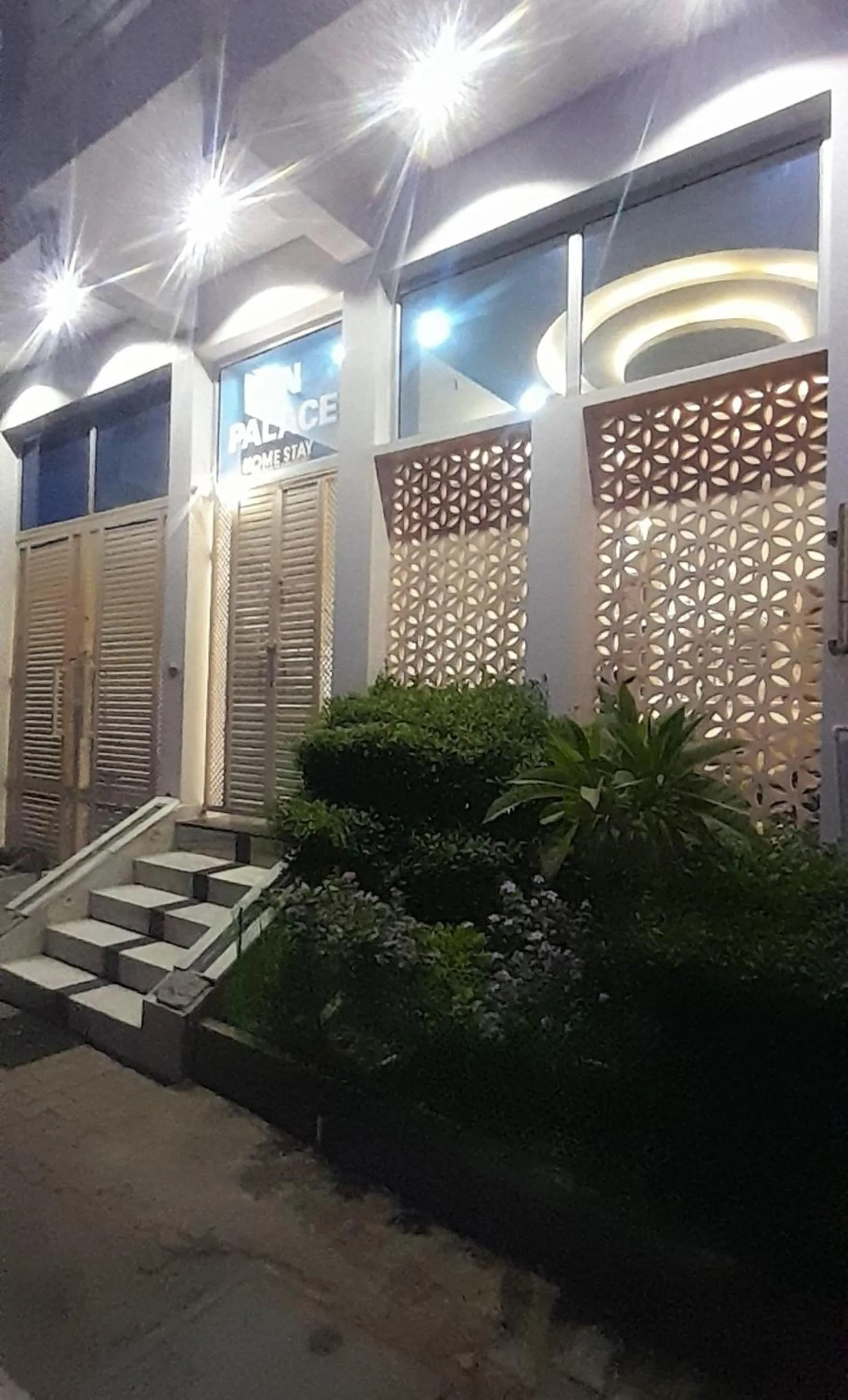 Facade/entrance in HN Palace Homestay