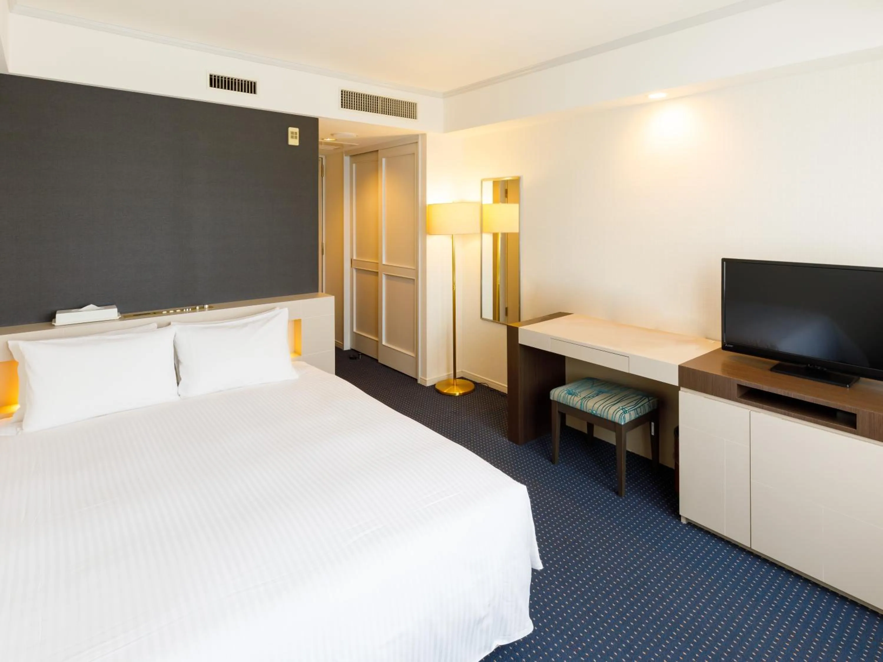 Photo of the whole room, Bed in Chisun Grand Takayama