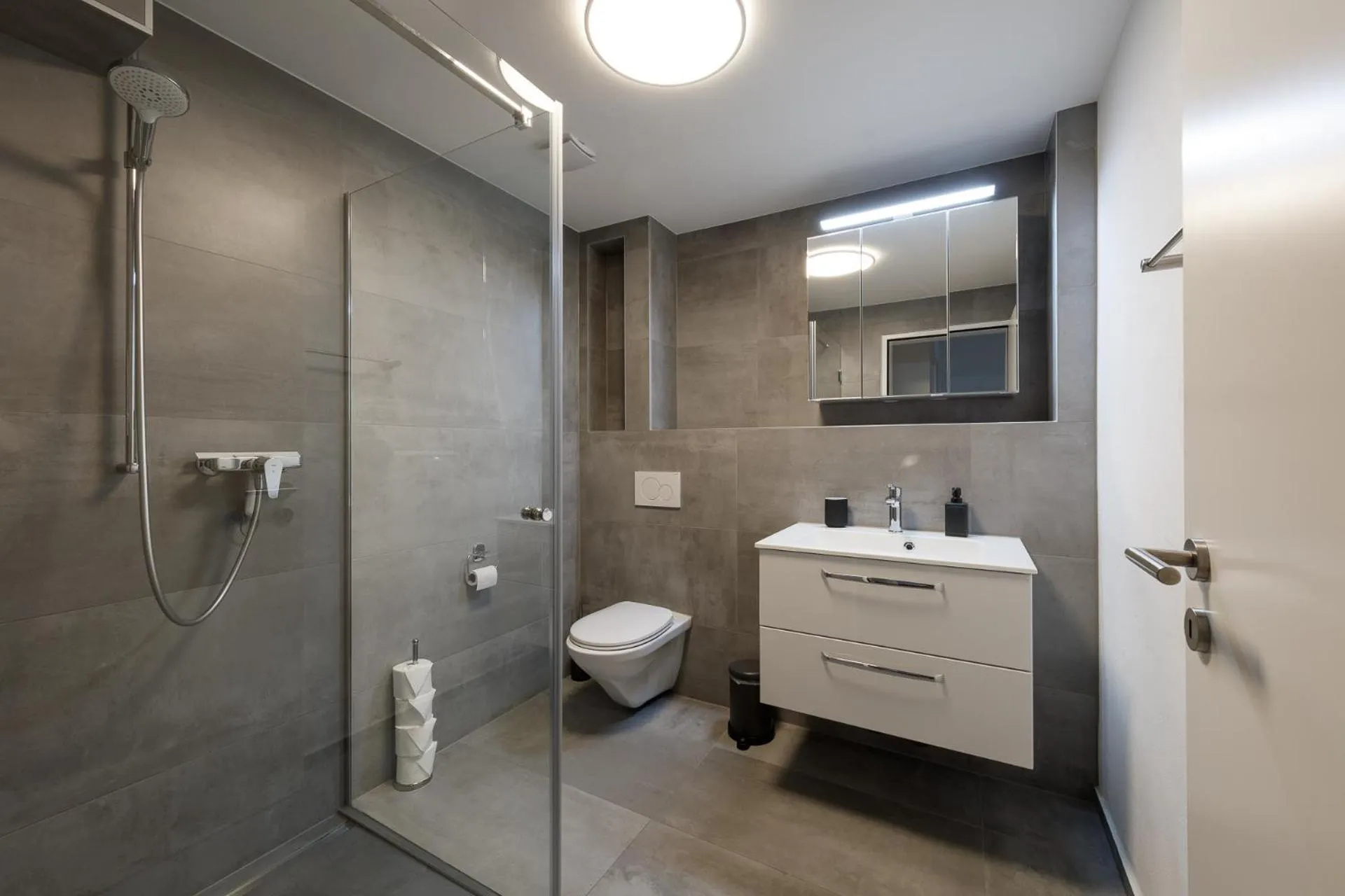 Shower in BERG & BERG APARTMENTS - Spiez Self-Check-in