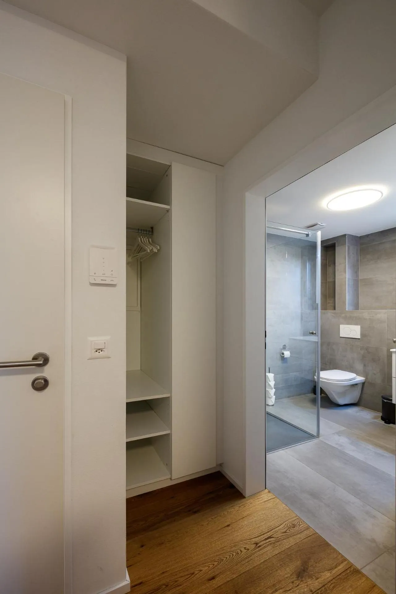 Photo of the whole room in BERG & BERG APARTMENTS - Spiez Self-Check-in