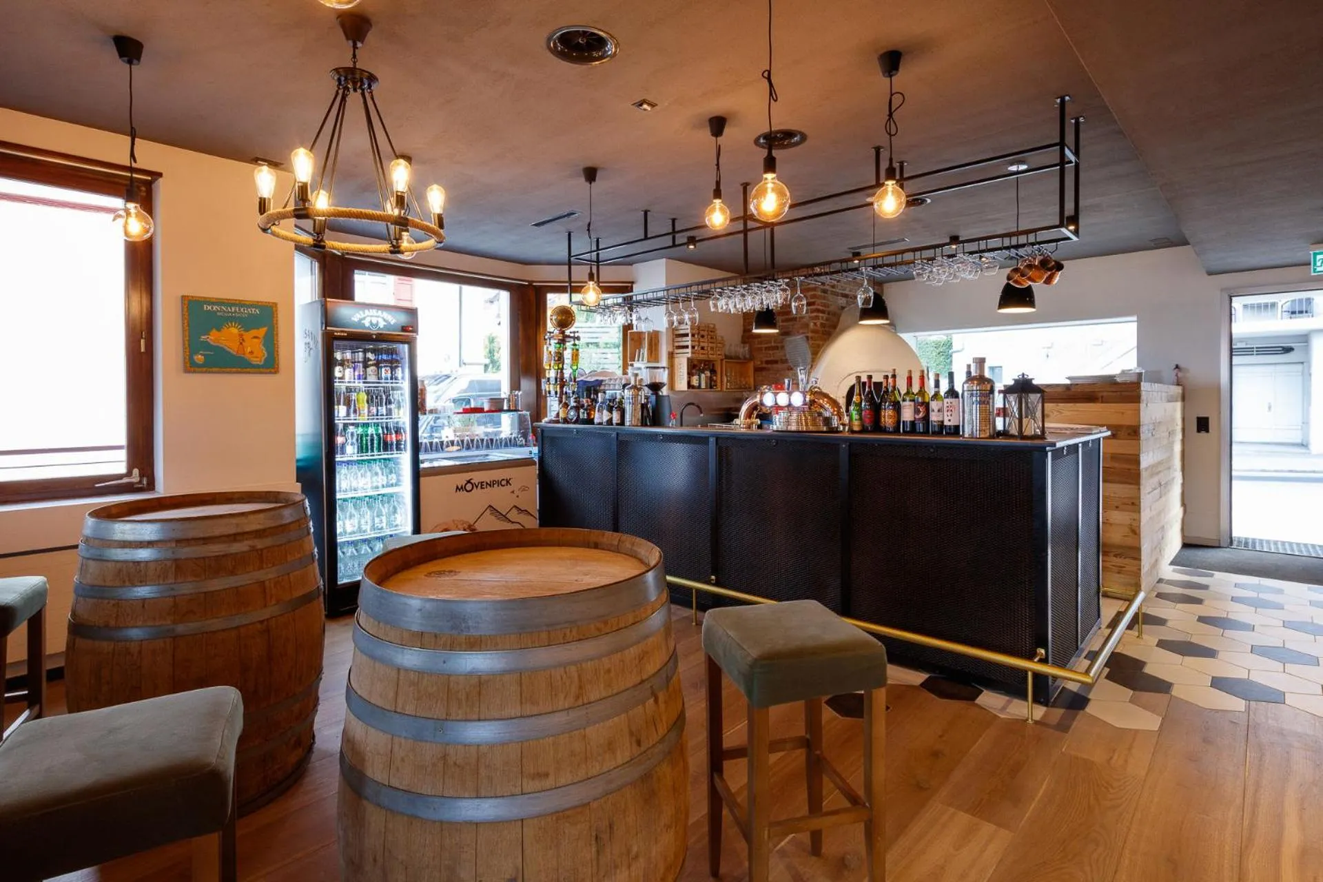 Restaurant/places to eat in BERG & BERG APARTMENTS - Spiez Self-Check-in