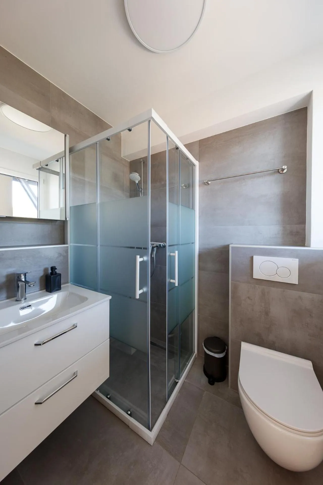 Shower in BERG & BERG APARTMENTS - Spiez Self-Check-in