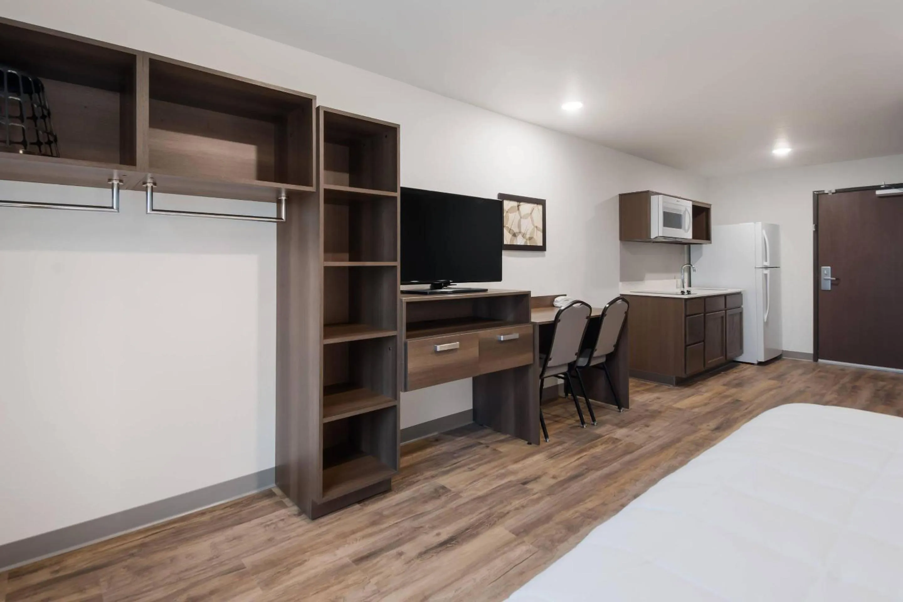 Bedroom, Bed in WoodSpring Suites Tampa Airport North Veterans Expressway