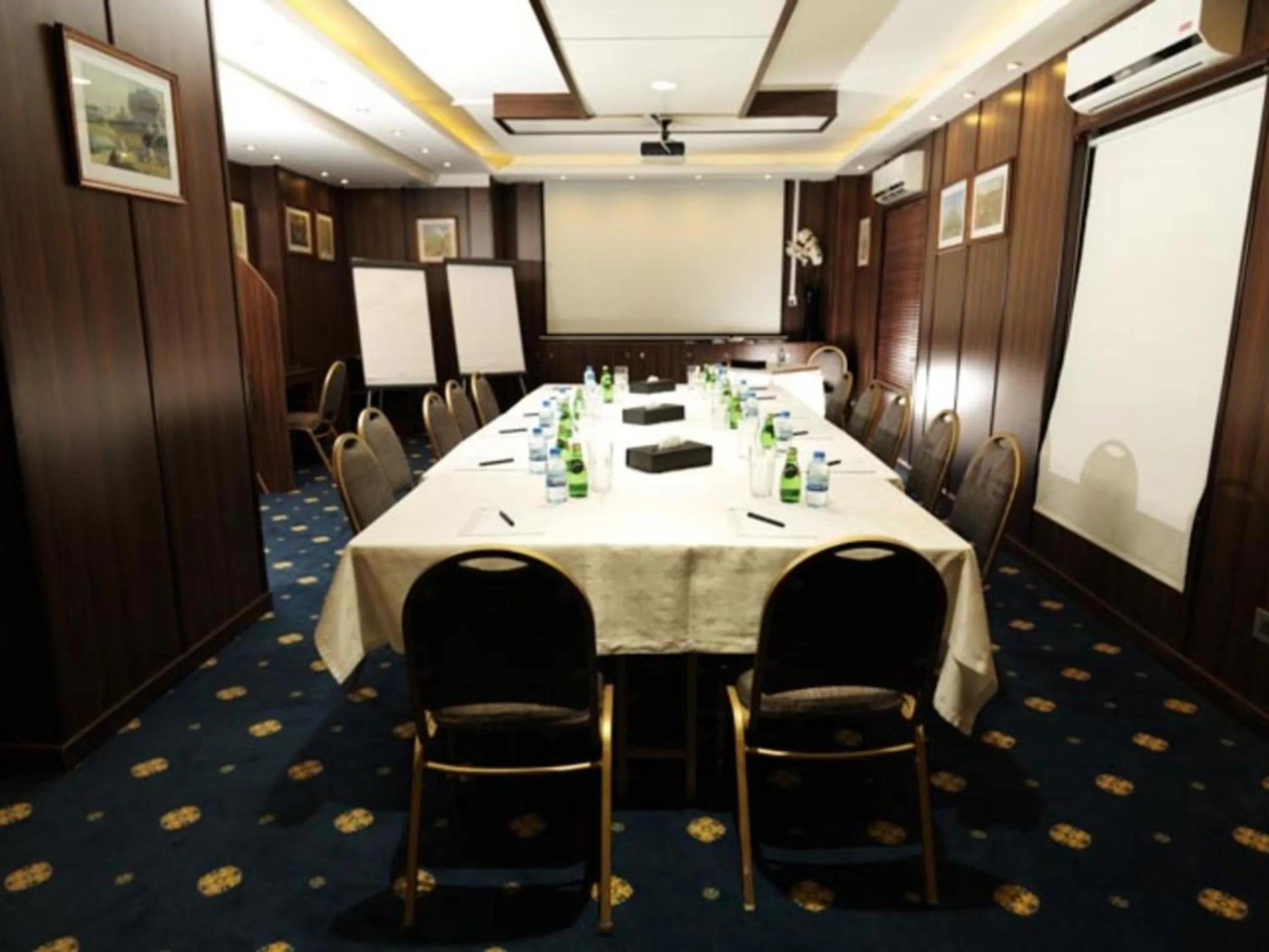 Business facilities in WH Hotel