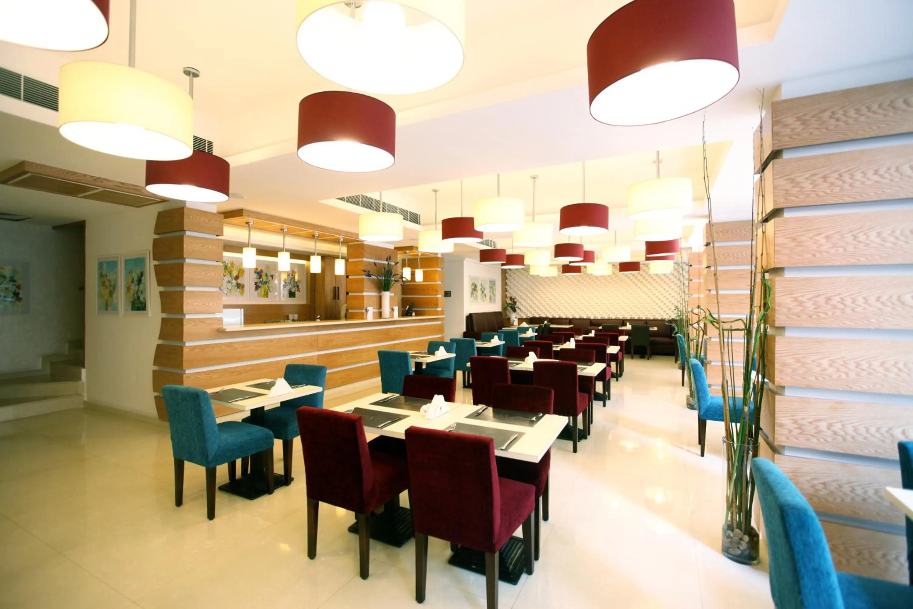 Restaurant/places to eat in WH Hotel