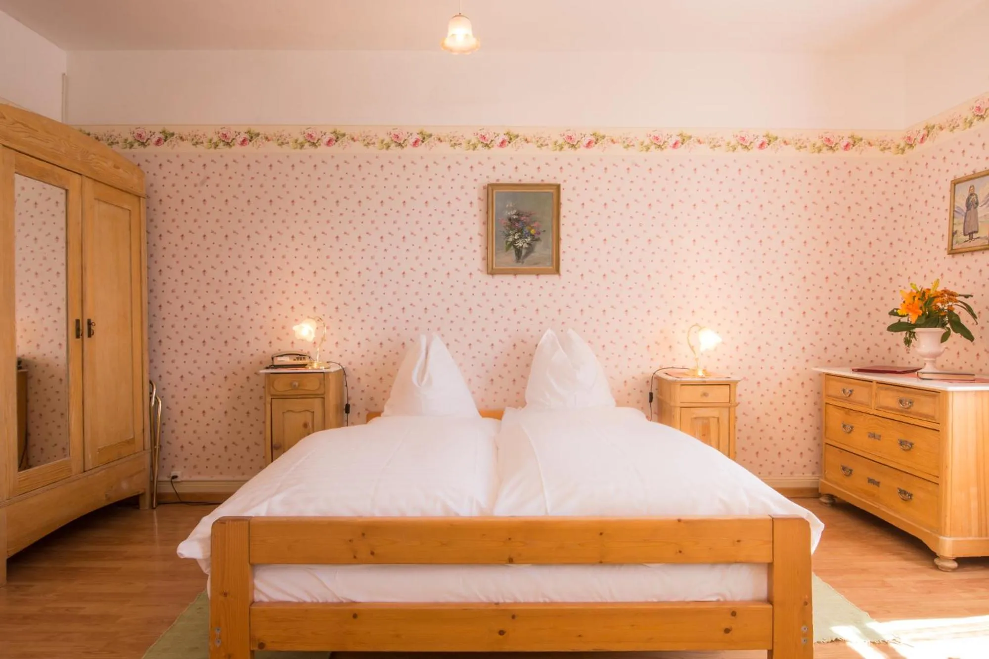 Bedroom, Bed in Historic Hotel Falken