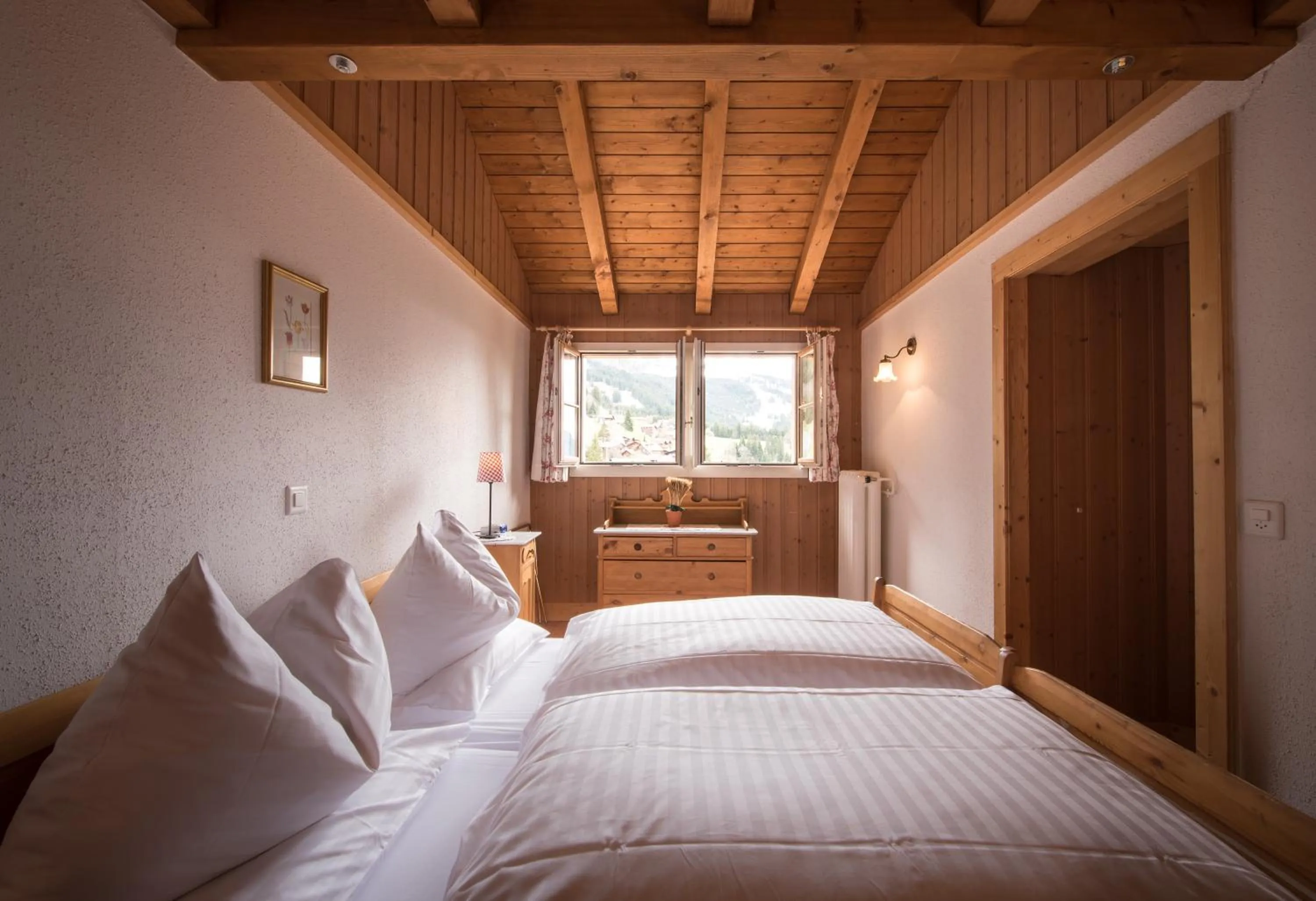 Photo of the whole room, Bed in Historic Hotel Falken