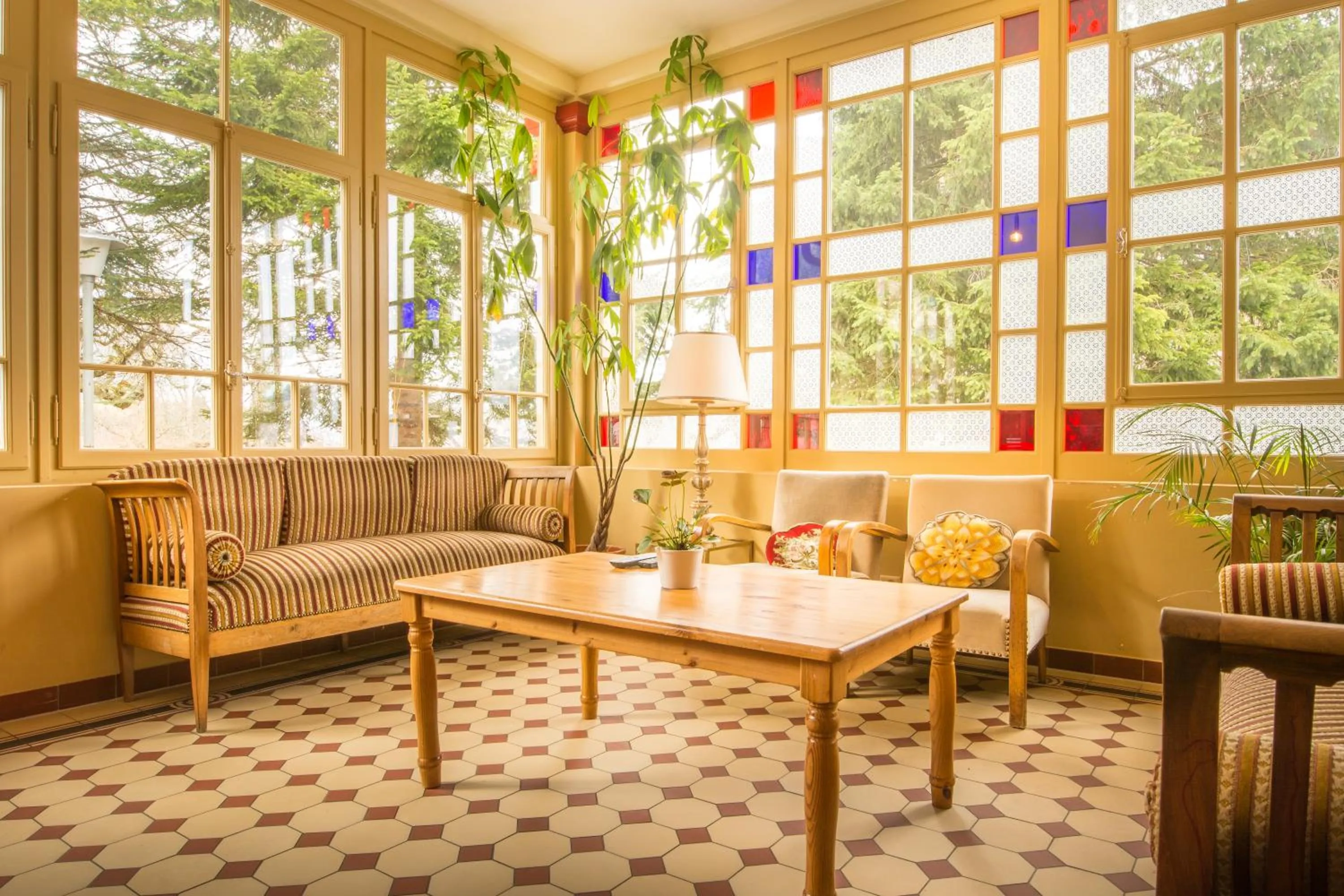 Communal lounge/ TV room in Historic Hotel Falken