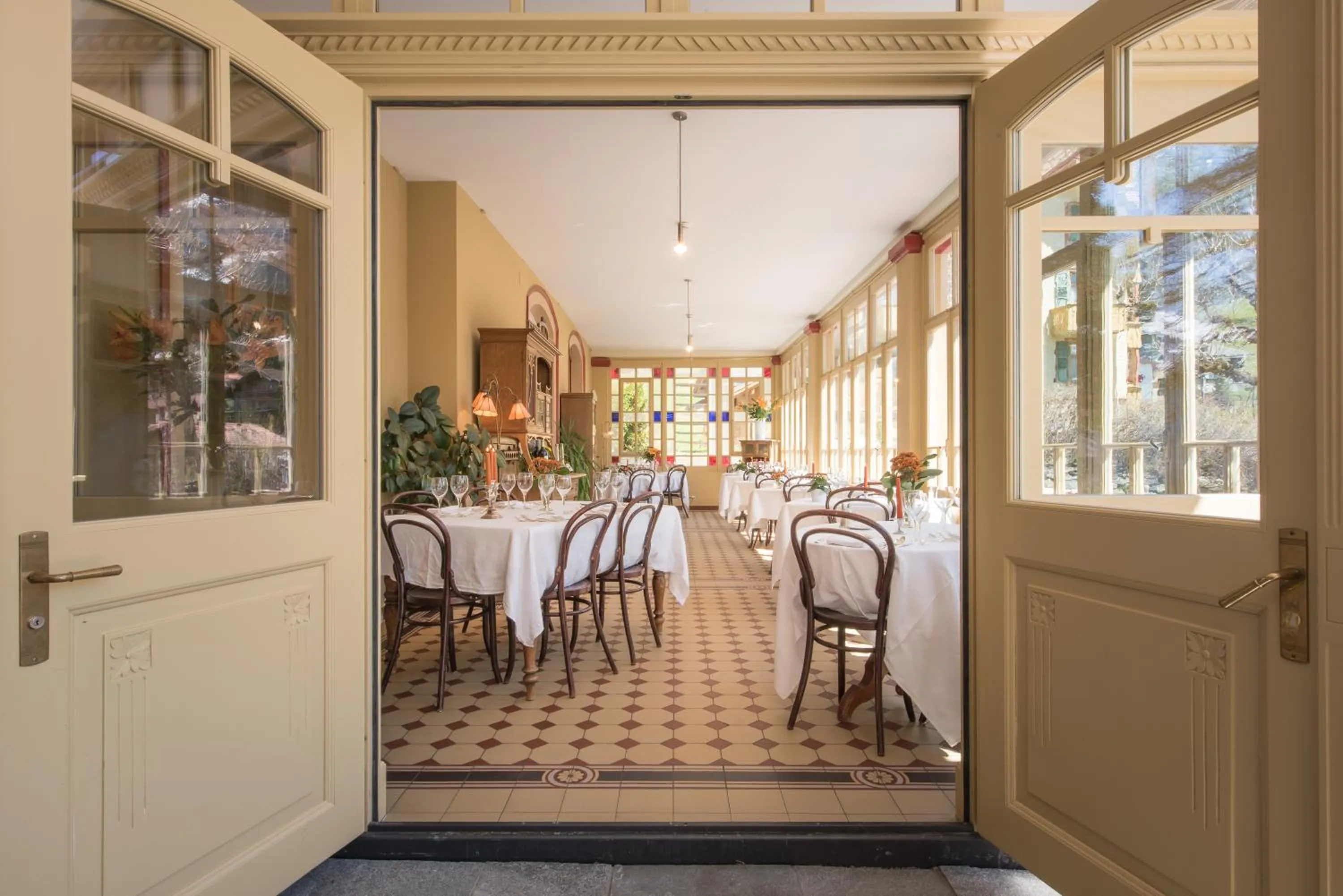 Restaurant/places to eat in Historic Hotel Falken