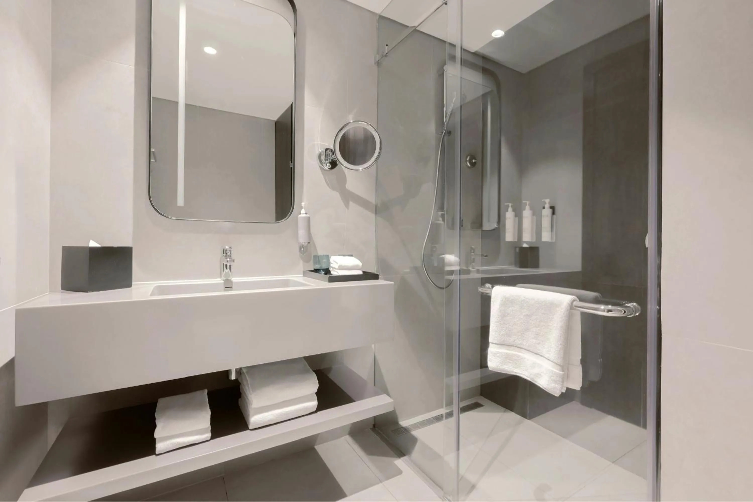 Bathroom in Courtyard by Marriott World Trade Centre, Dubai