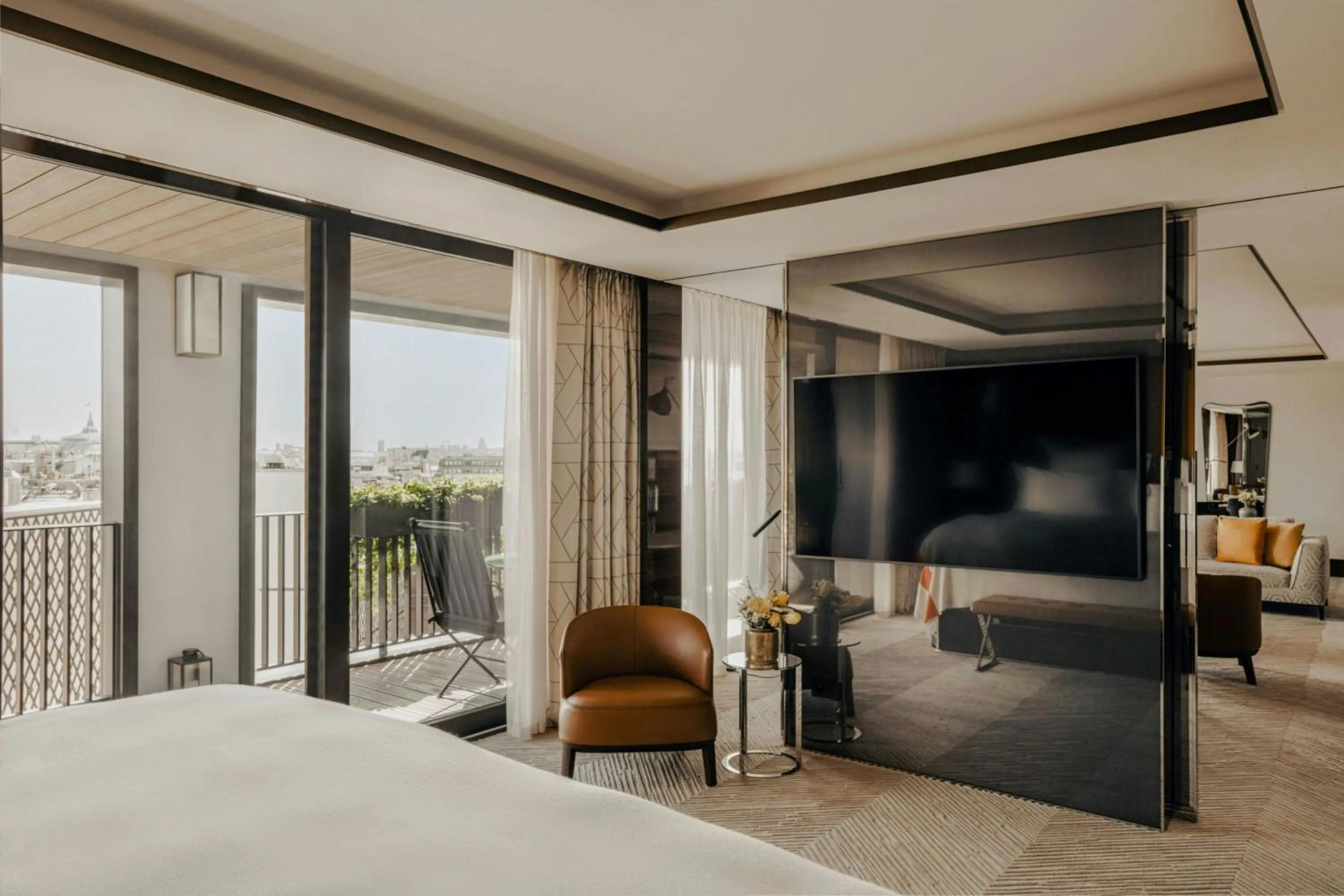 Photo of the whole room, Bed in Bvlgari Hotel Paris