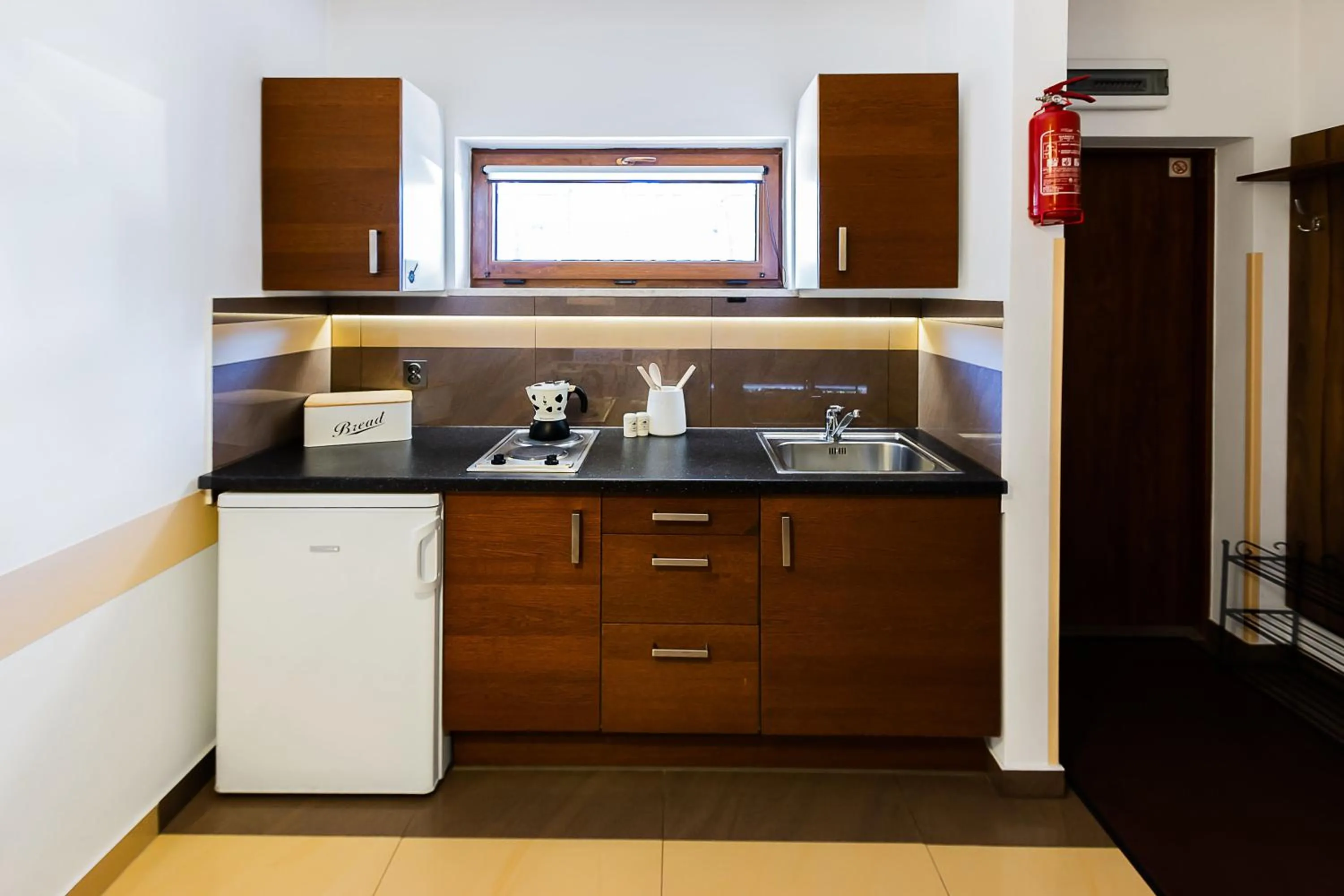 Kitchen or kitchenette in Pelikan Resort Dźwirzyno - Domki przy plaży