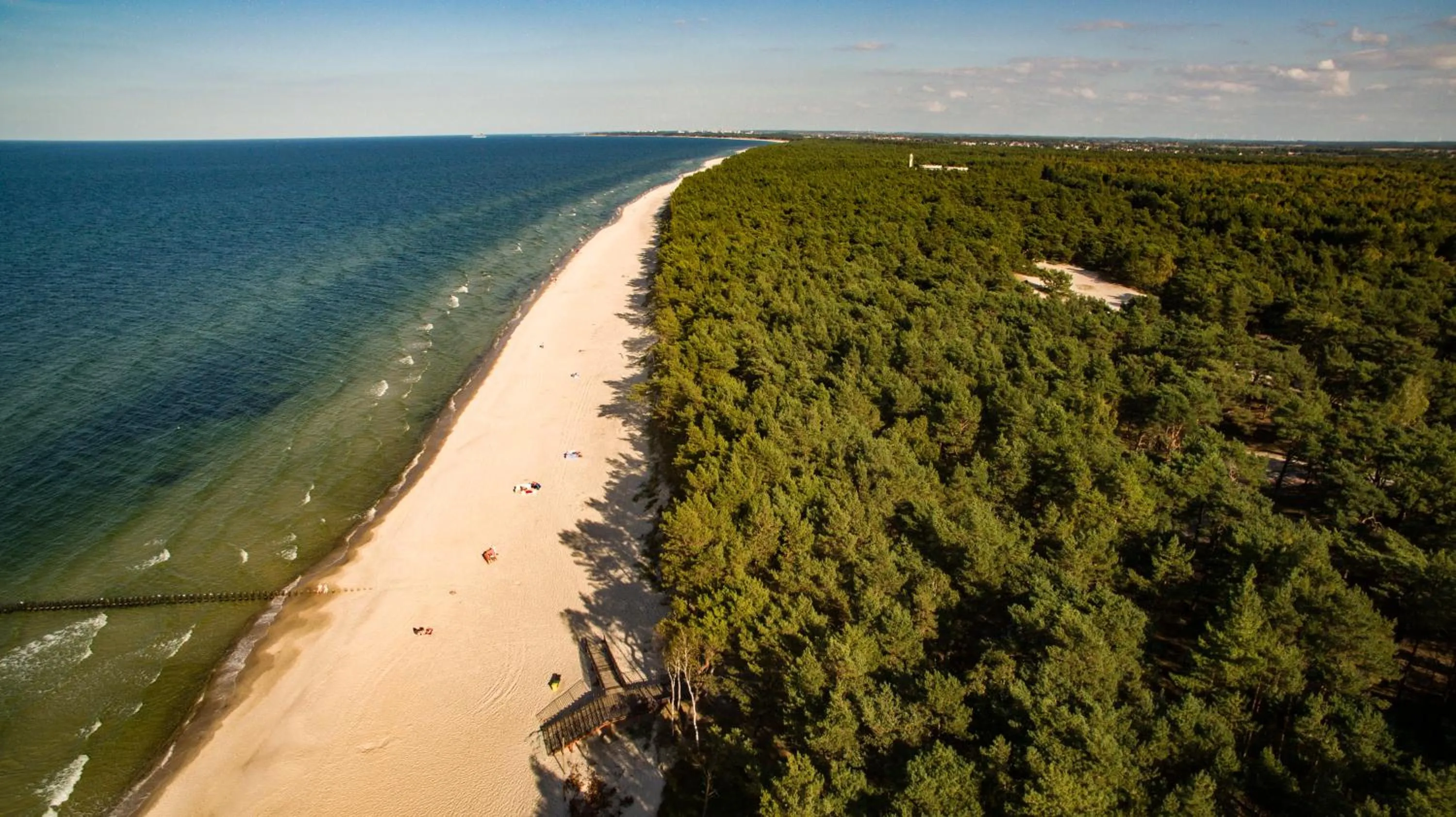 Day in Pelikan Resort Dźwirzyno - Domki przy plaży