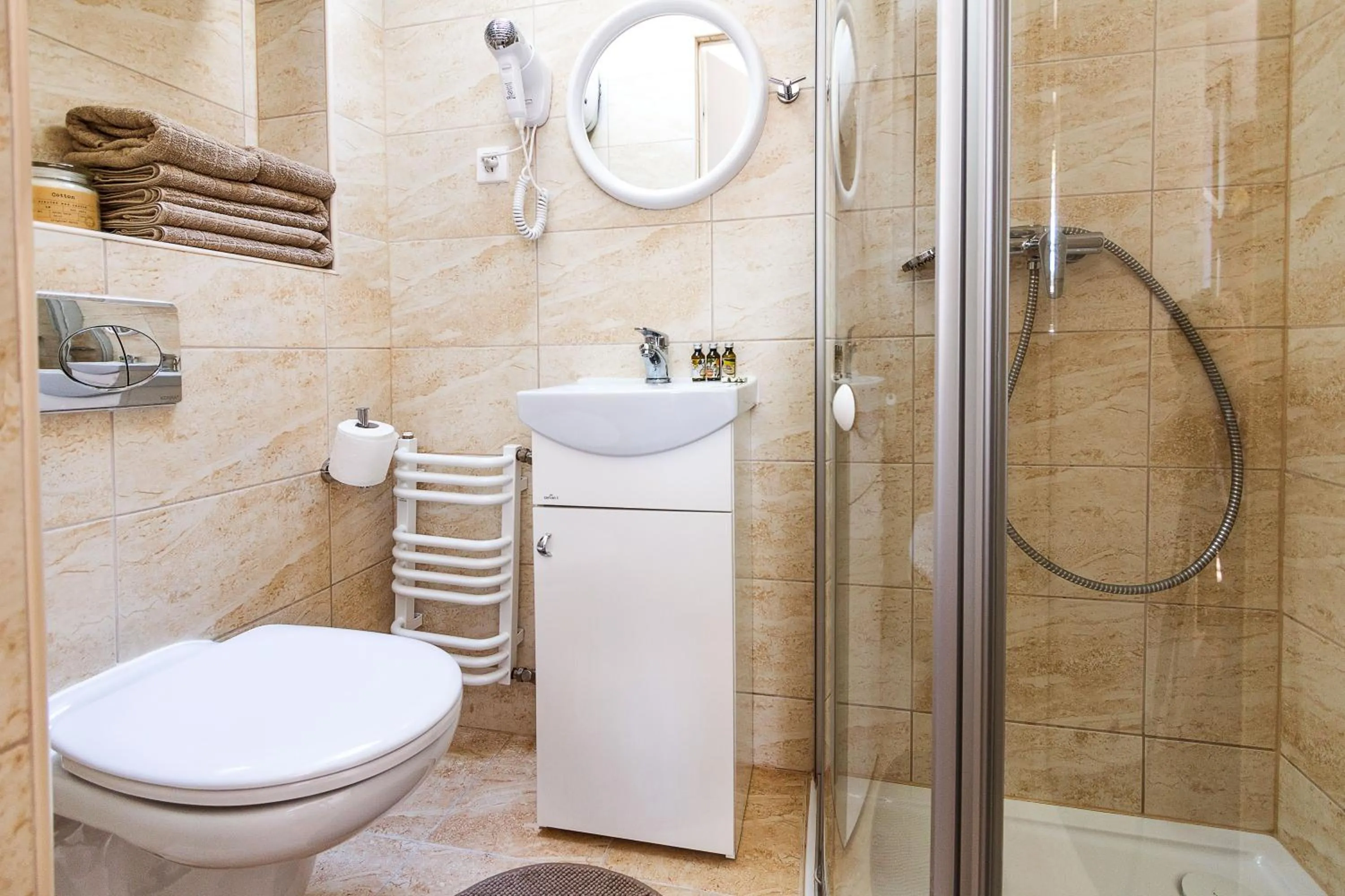Shower in Pelikan Resort Dźwirzyno - Domki przy plaży