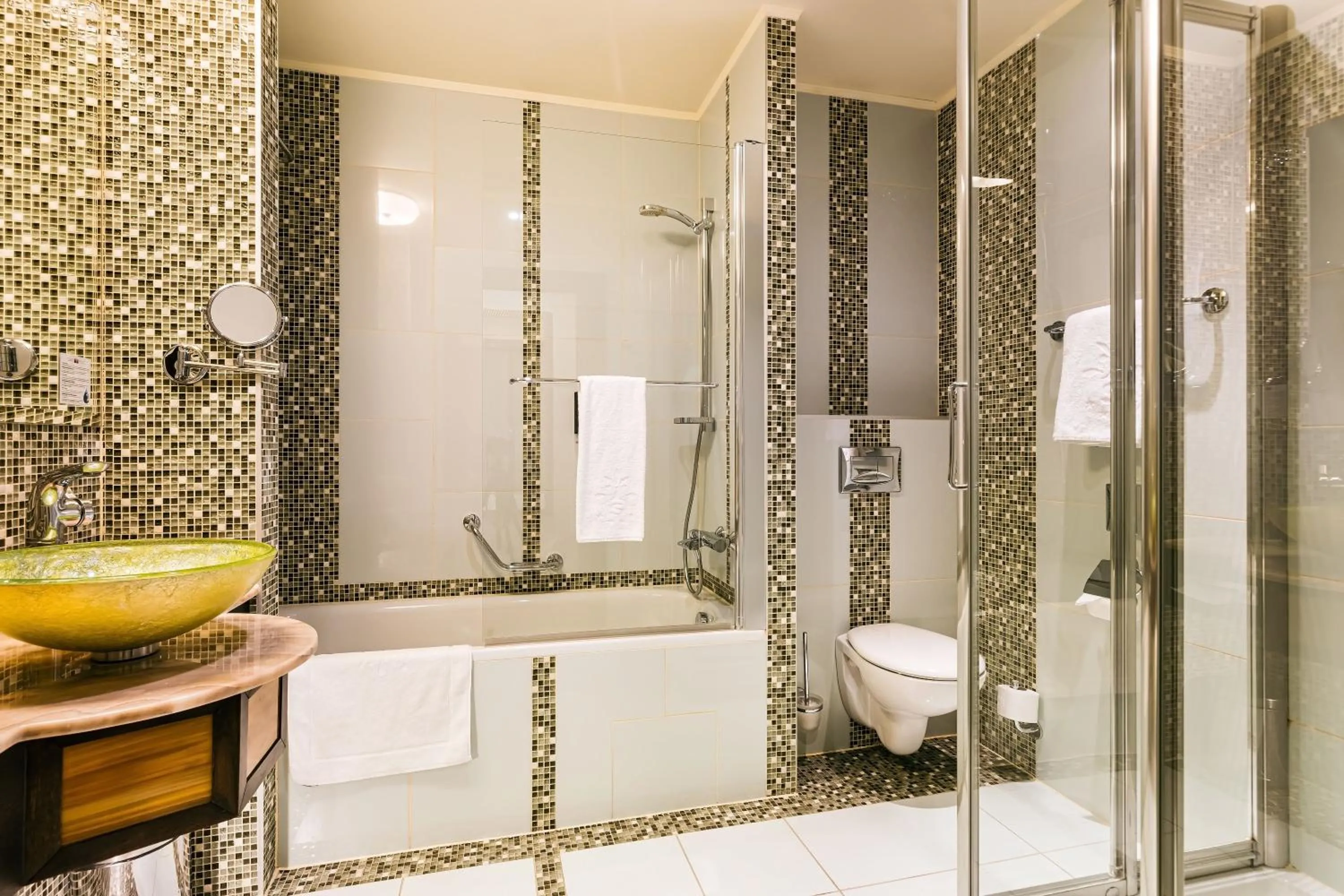 Shower in Hotel Savannah