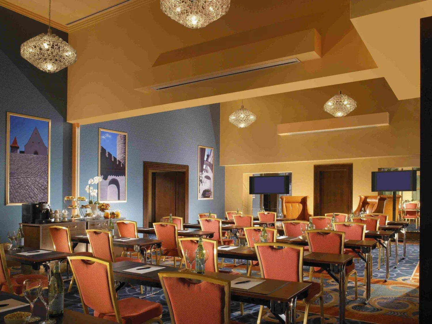 Restaurant/places to eat in Hotel Savannah