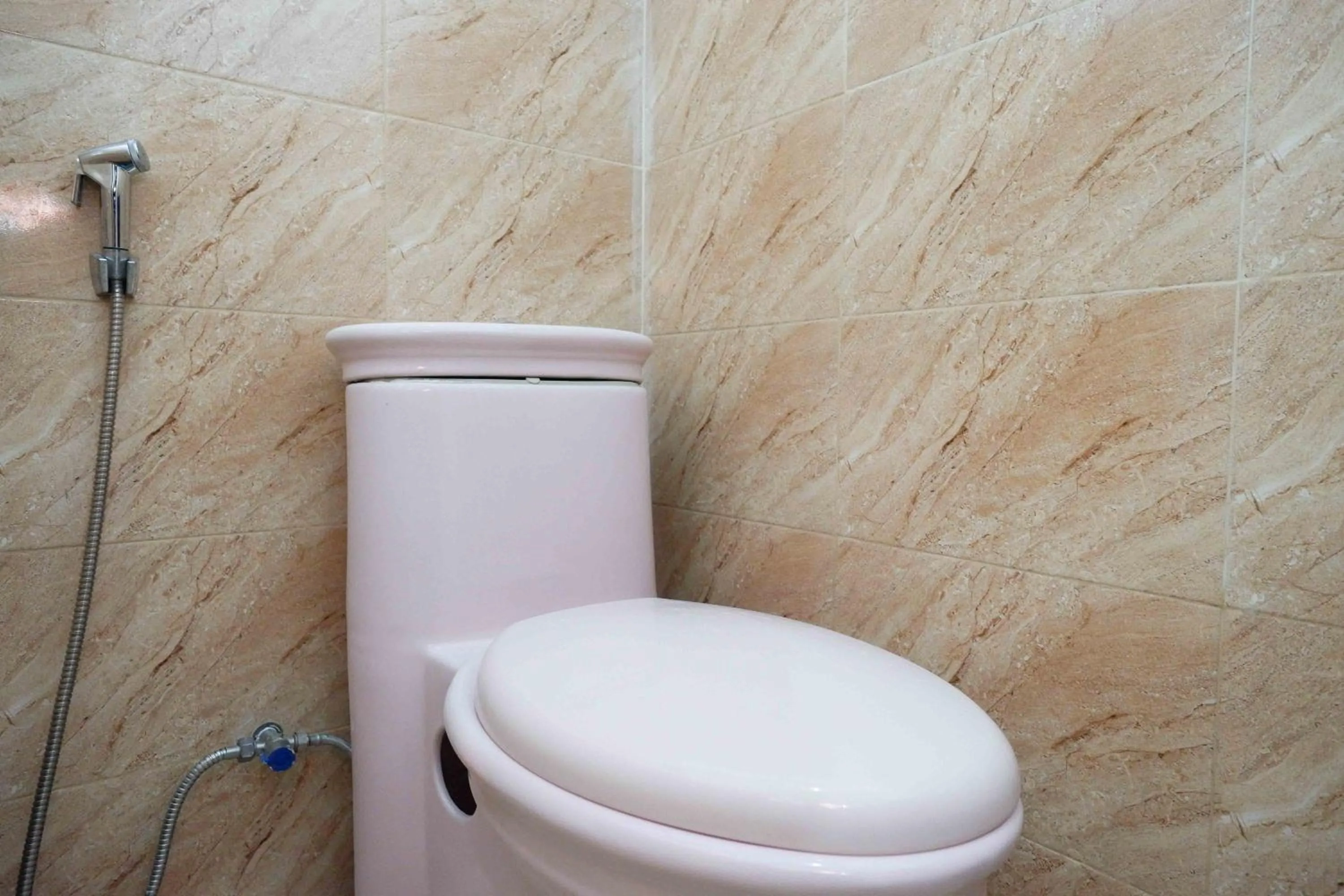 Bathroom in RedDoorz Syariah near RS Mitra Siaga