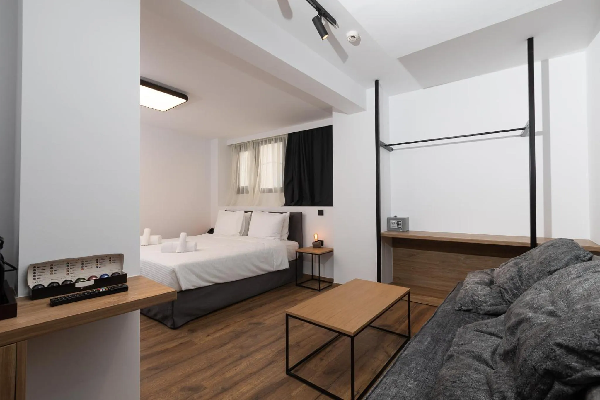 Photo of the whole room, Bed in The Fountain Athens