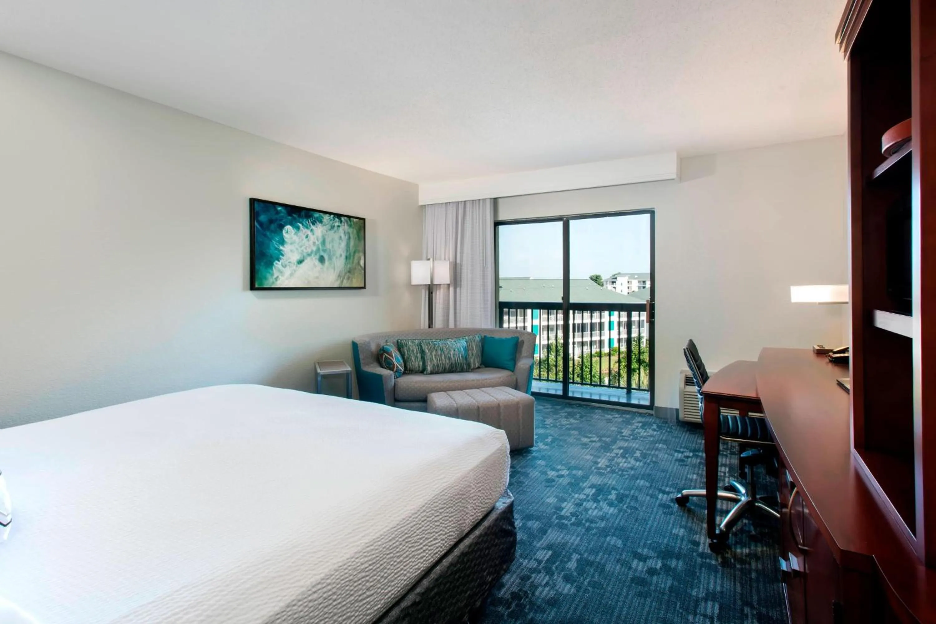 Photo of the whole room, Bed in Courtyard by Marriott Myrtle Beach Barefoot Landing