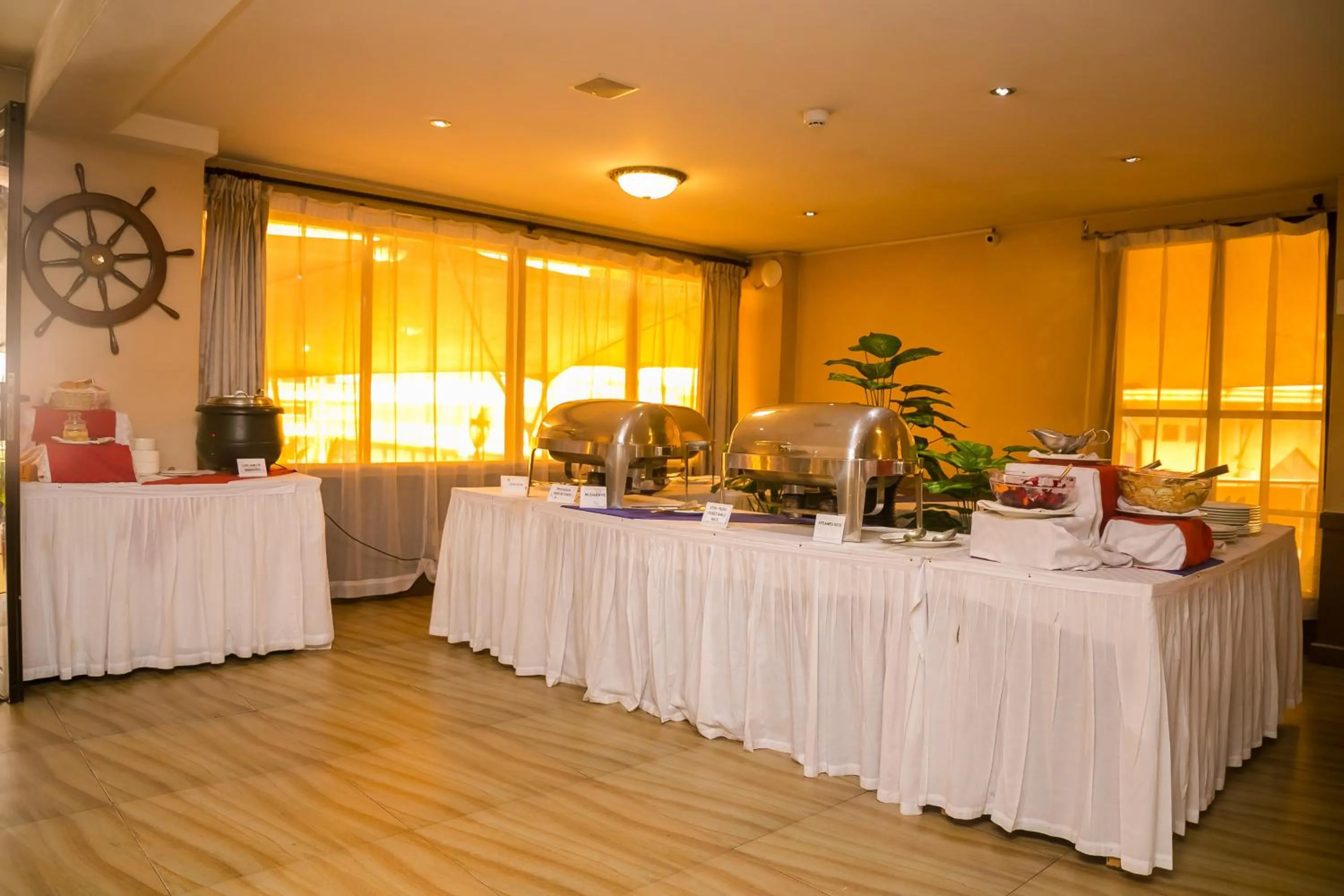 Restaurant/places to eat in The Clarion Hotel