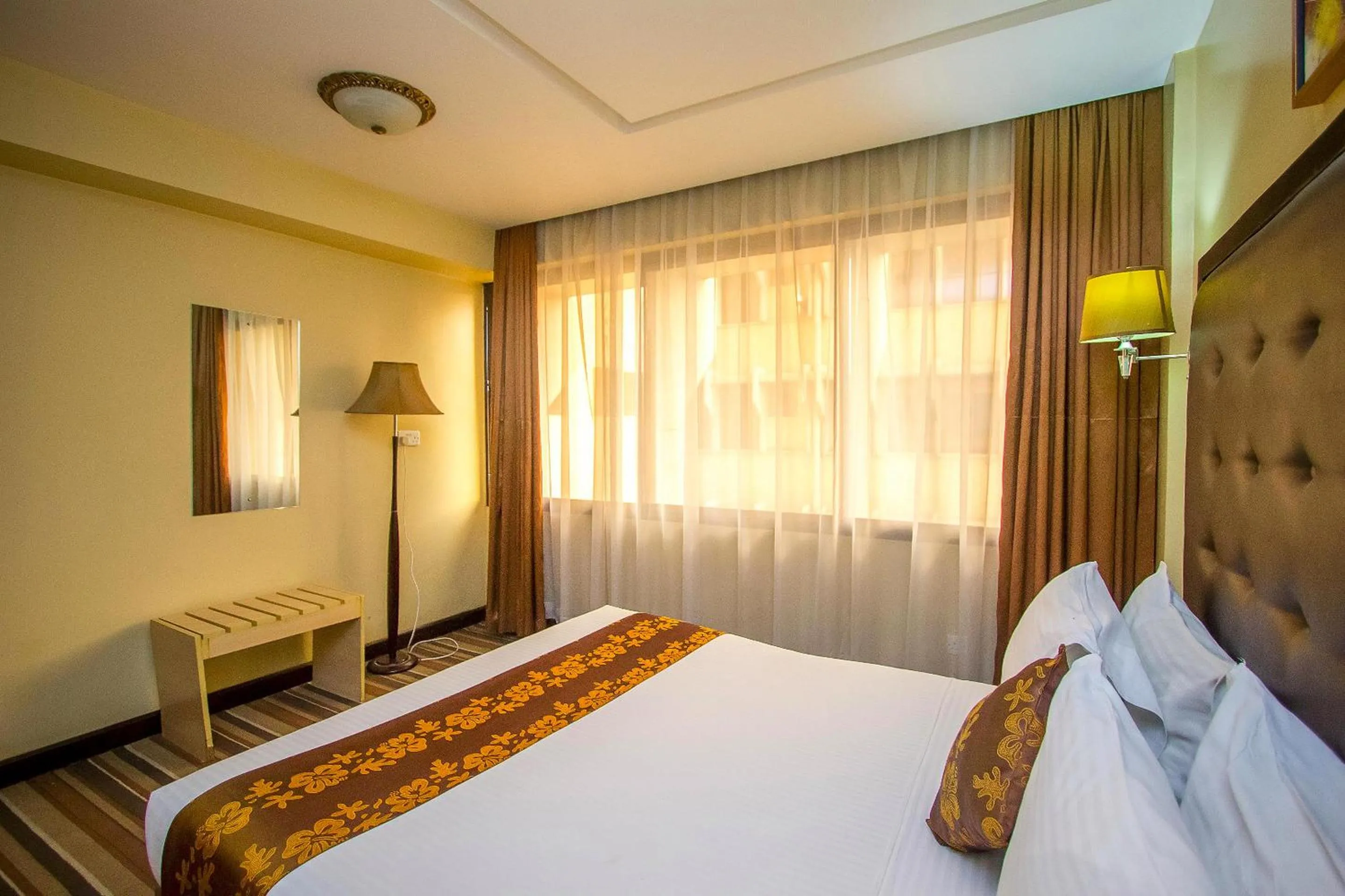 Photo of the whole room, Bed in The Clarion Hotel