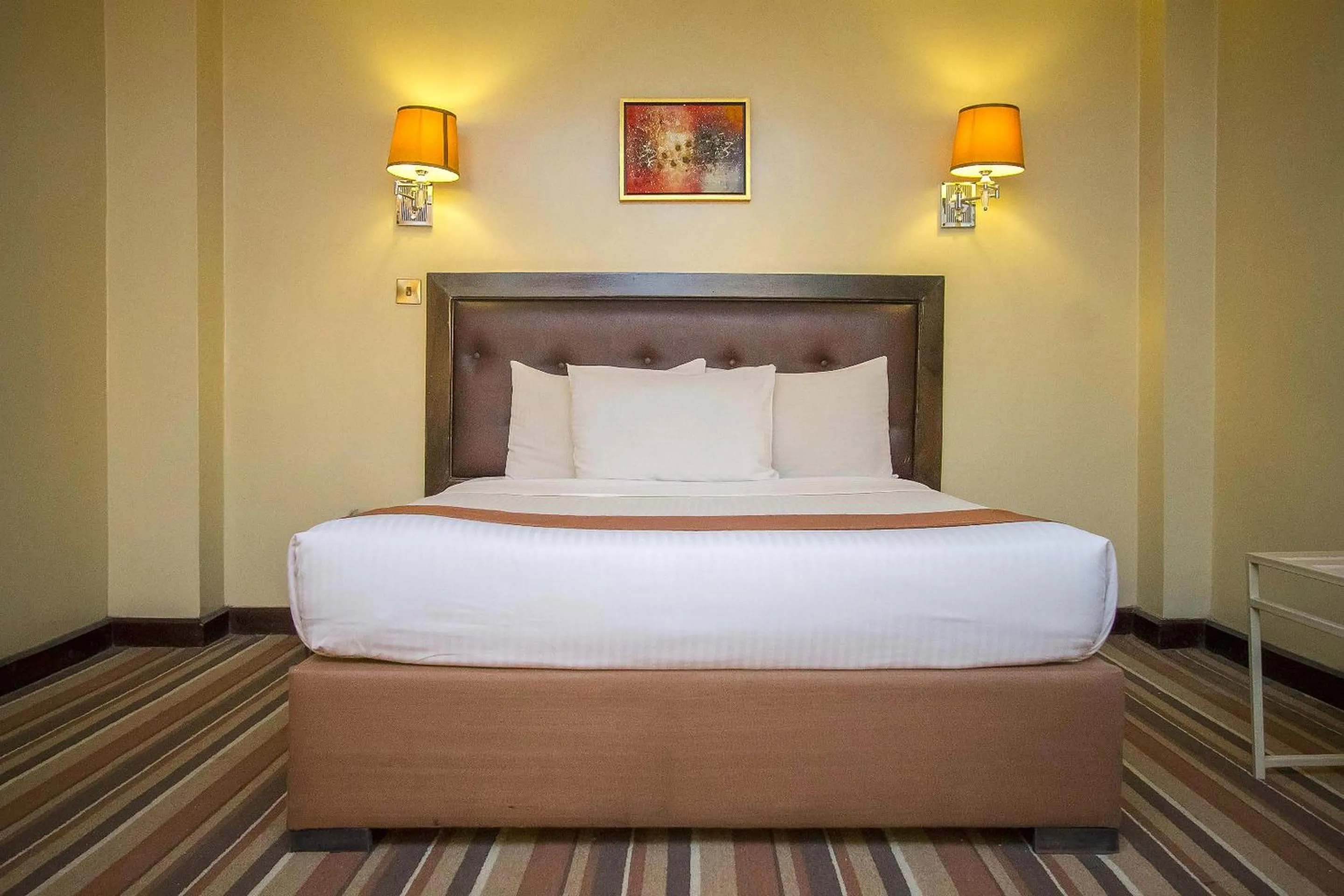 Bedroom, Bed in The Clarion Hotel