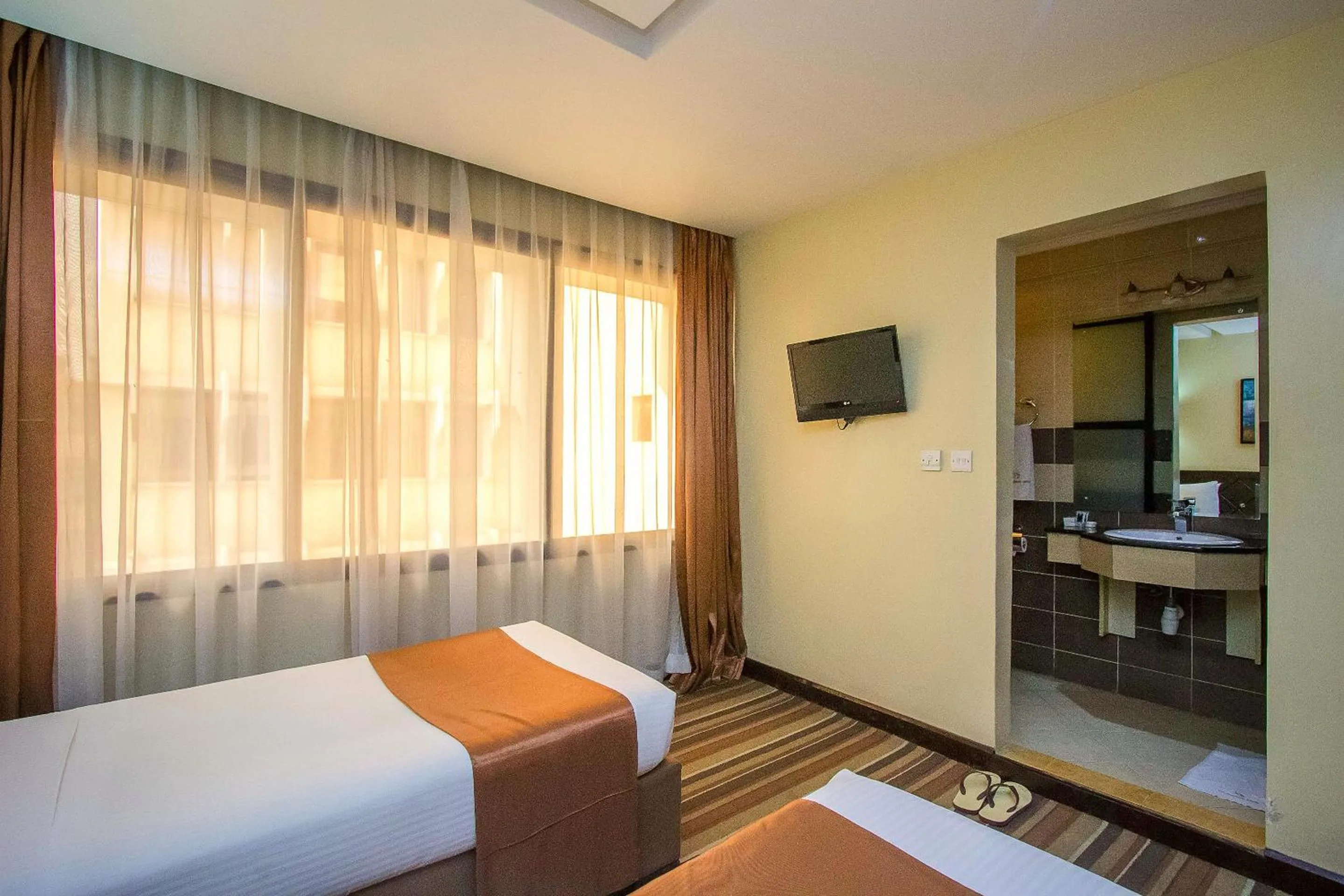 Bedroom, Bed in The Clarion Hotel