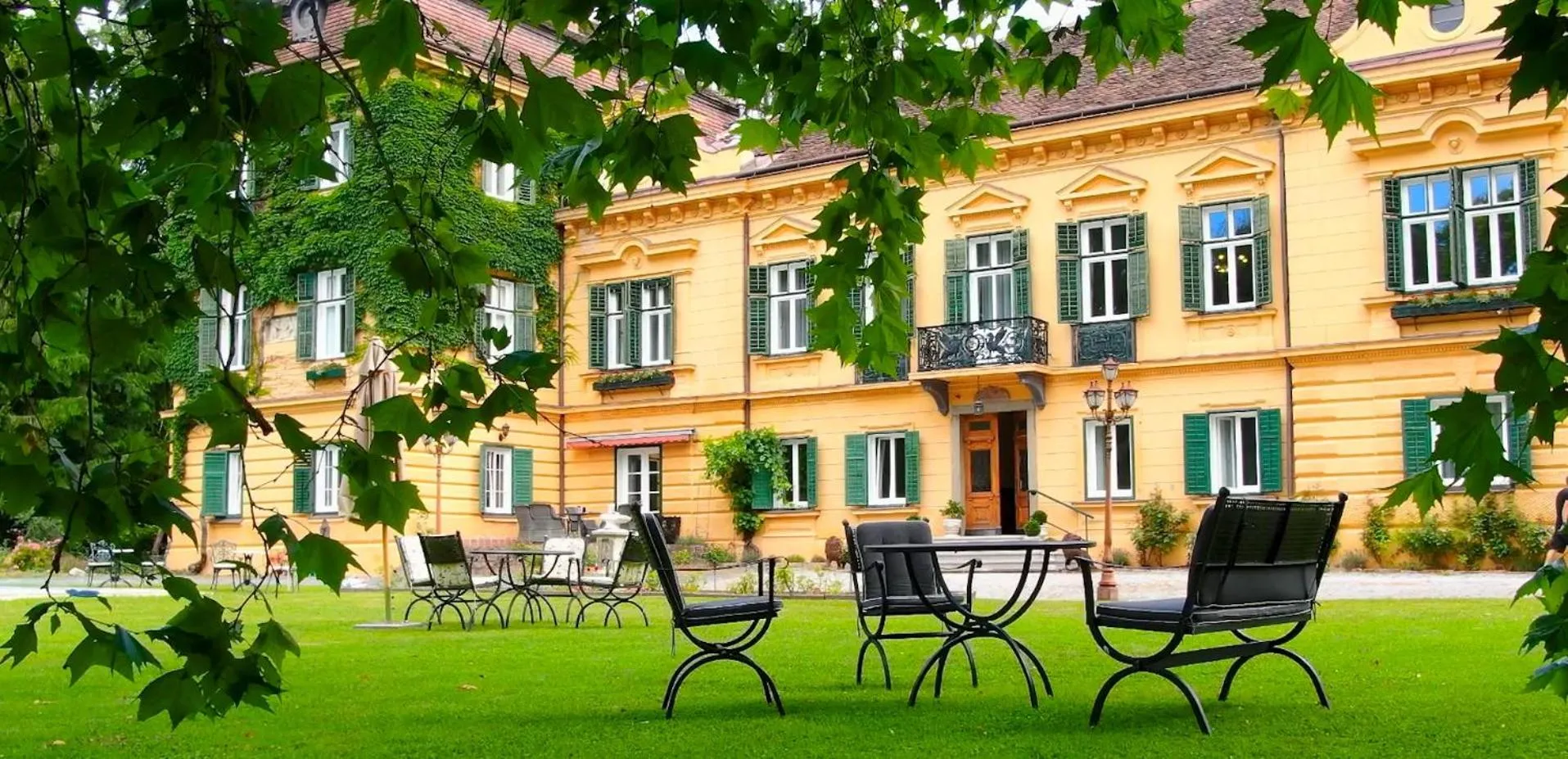 Property building in Palais Kneissl