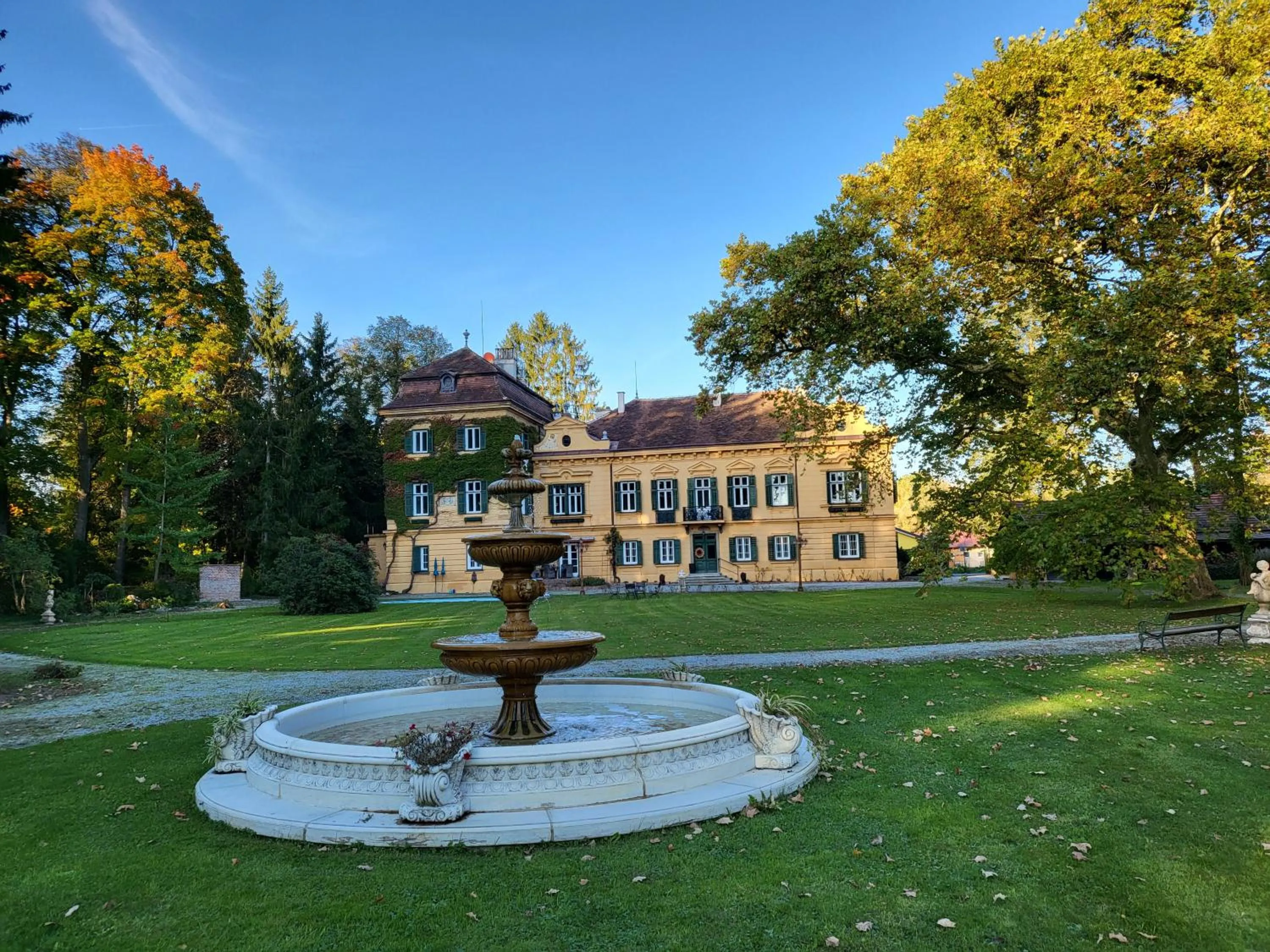 Property building in Palais Kneissl